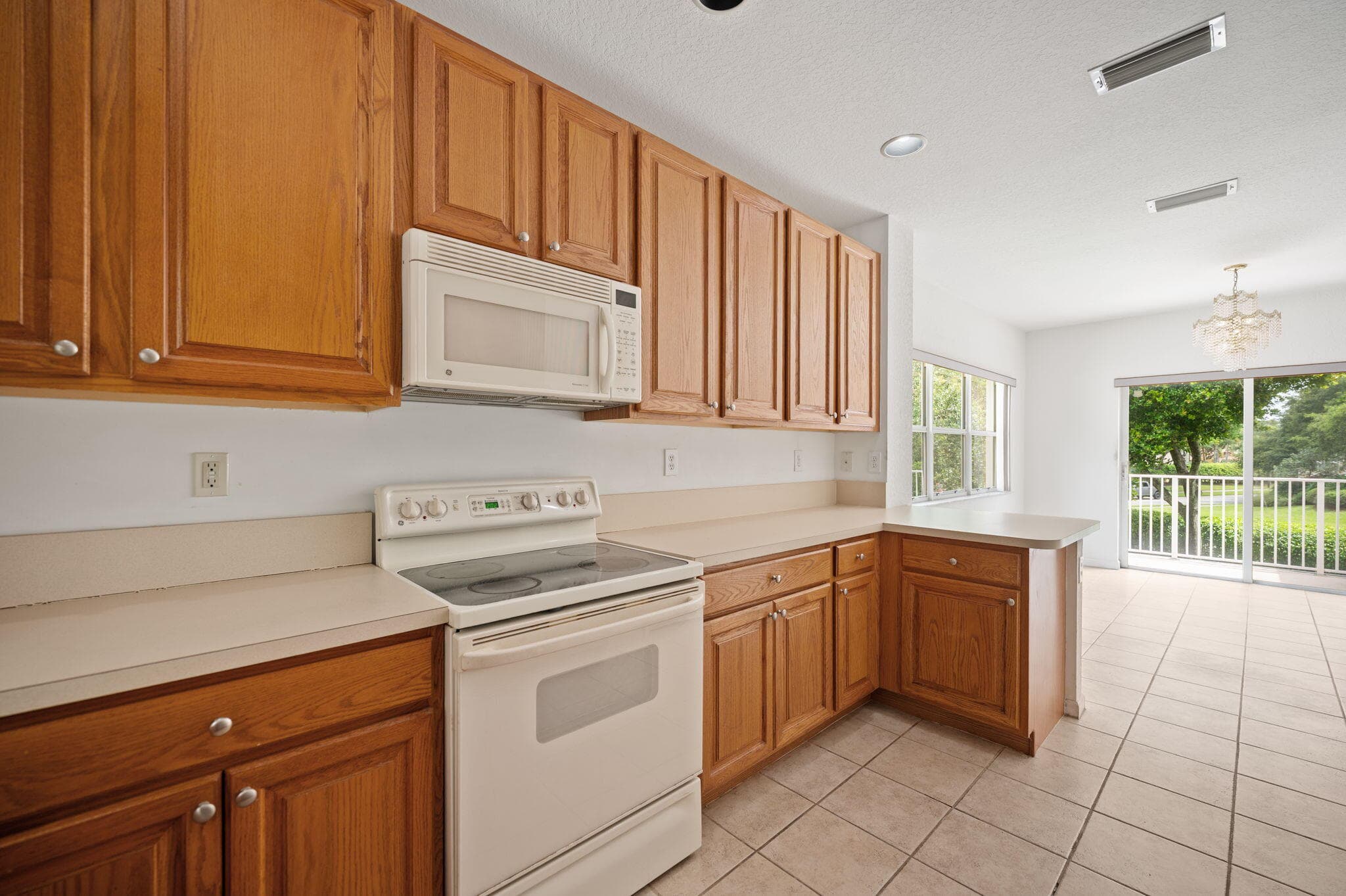 2110 NW 75th Way, Pembroke Pines, FL 33024 — photo 14 of 43
