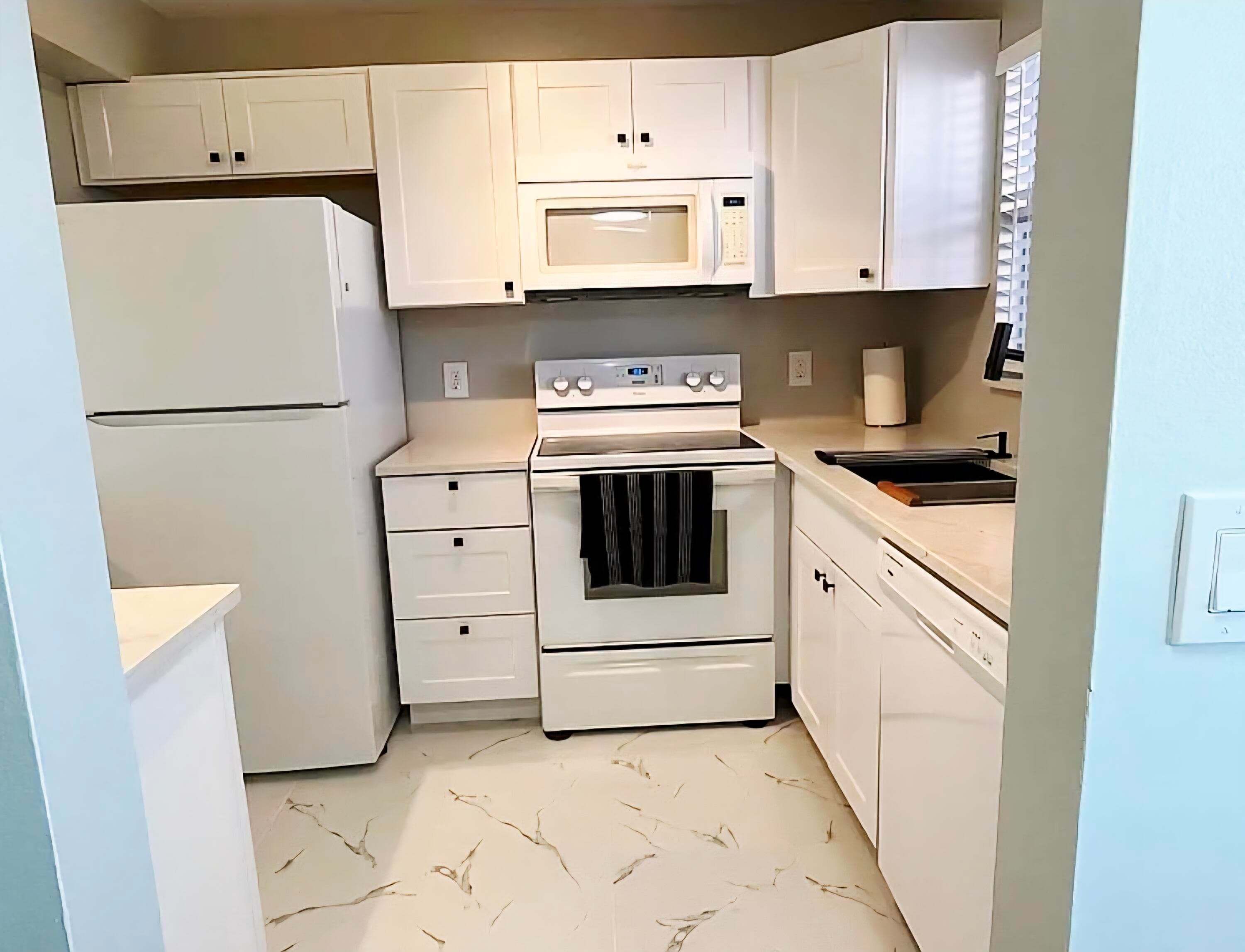 4640 W Lucerne Lakes Blvd Boulevard 505, Lake Worth, FL 33467 — photo 2 of 16