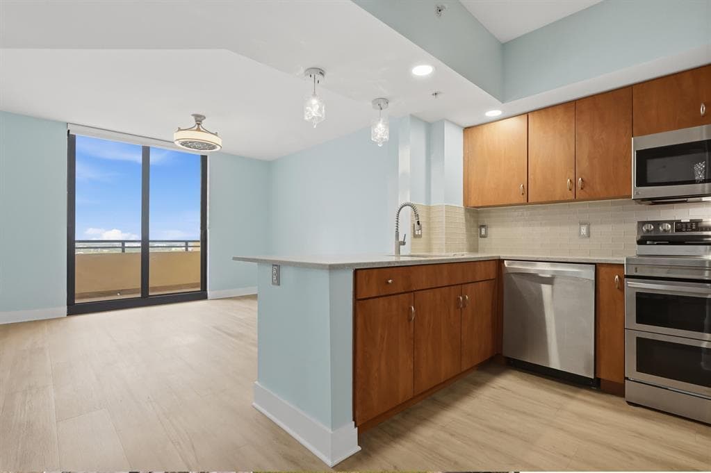 110 N Federal Highway 1108, Fort Lauderdale, FL 33301 — photo 1 of 29