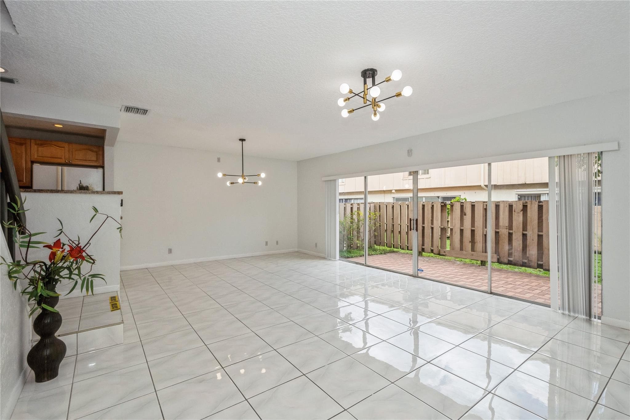 8208 NW 8th Place NW, Plantation, FL 33324 — photo 7 of 34