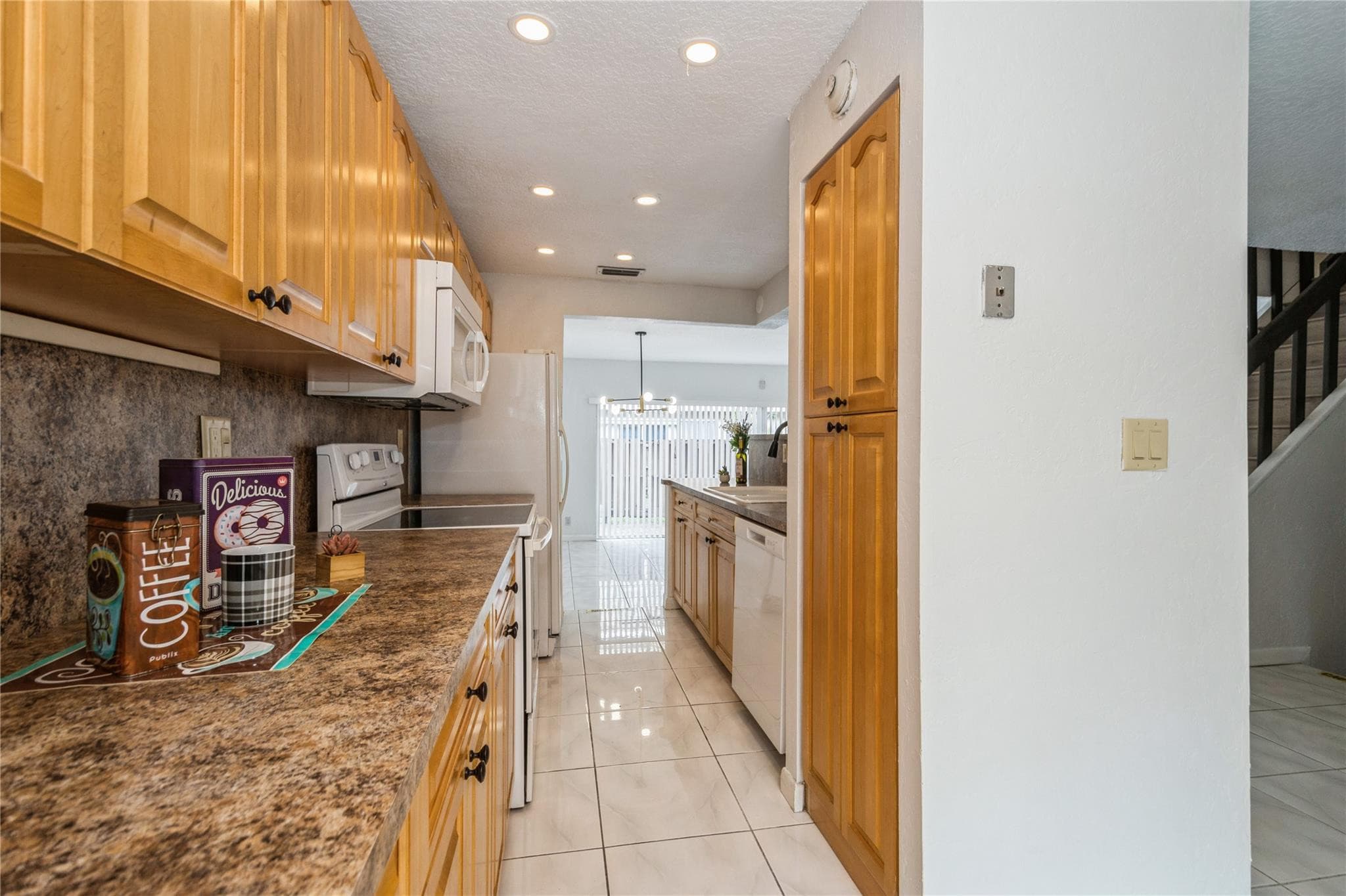 8208 NW 8th Place NW, Plantation, FL 33324 — photo 8 of 34
