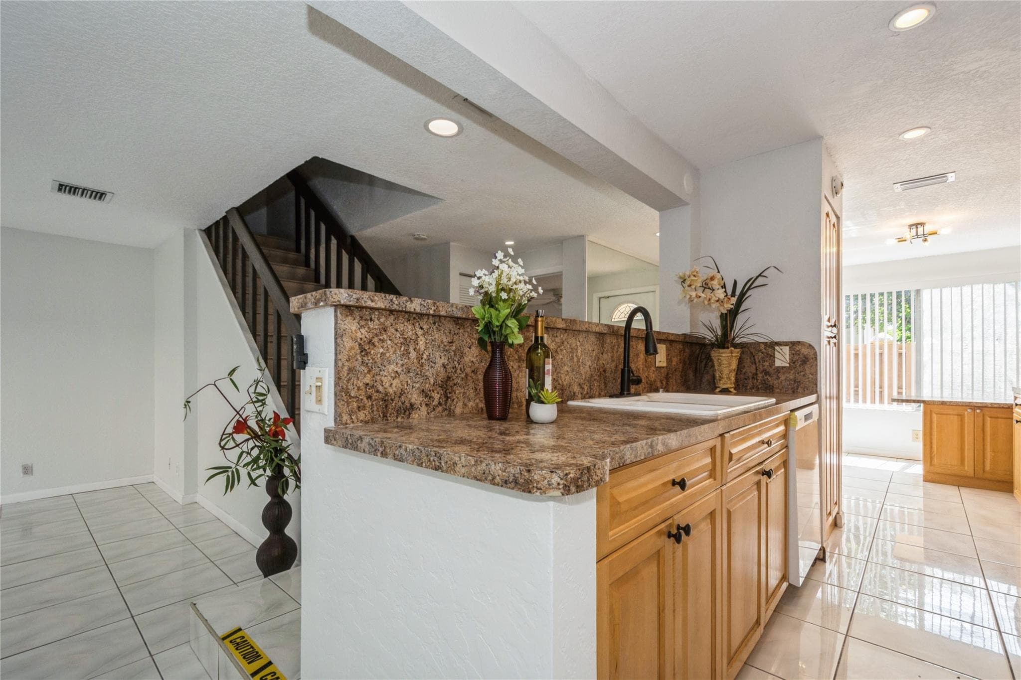 8208 NW 8th Place NW, Plantation, FL 33324 — photo 9 of 34