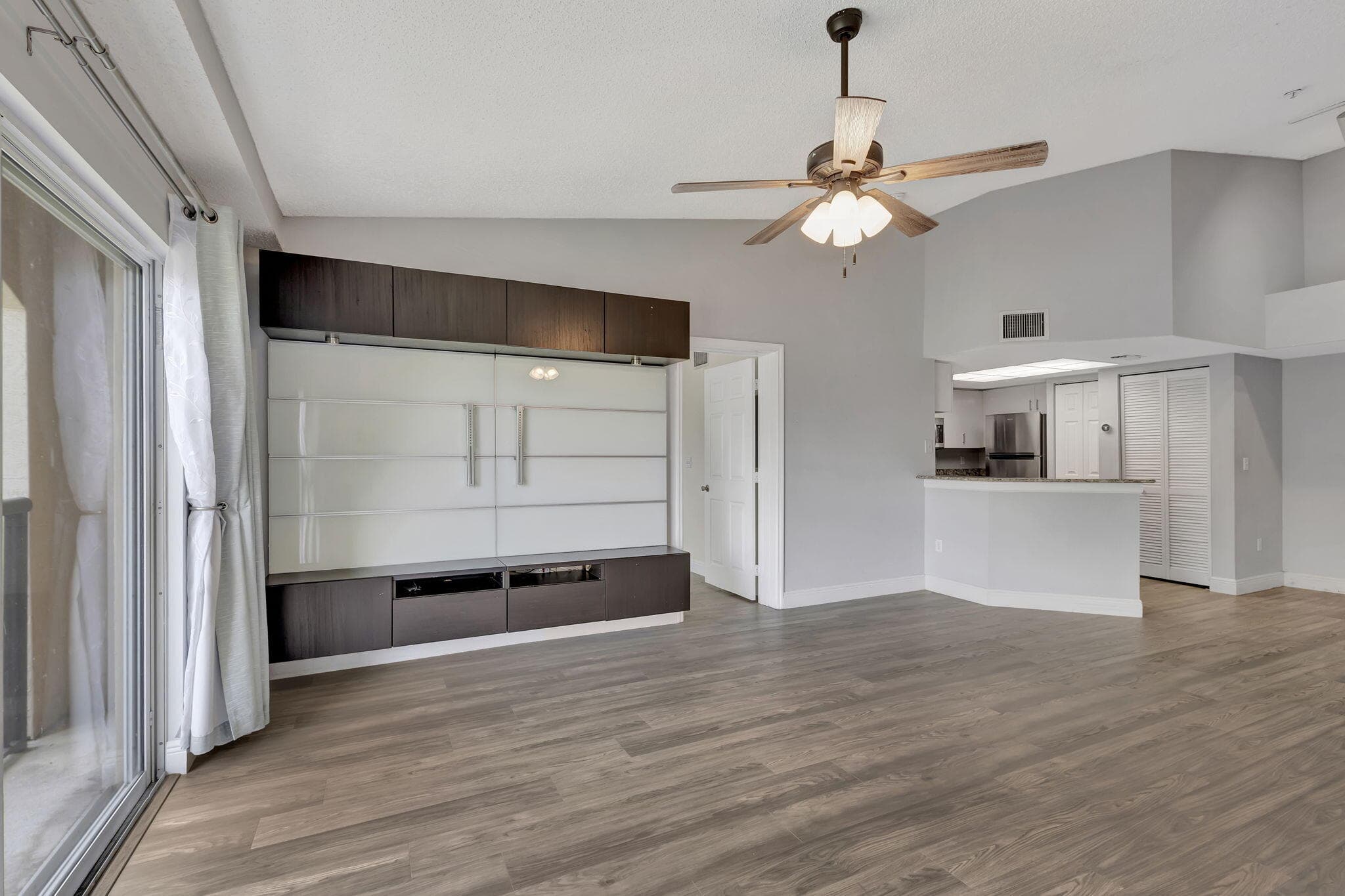 600 N Crestwood Ct Court N 609, Royal Palm Beach, FL 33411 — photo 3 of 44