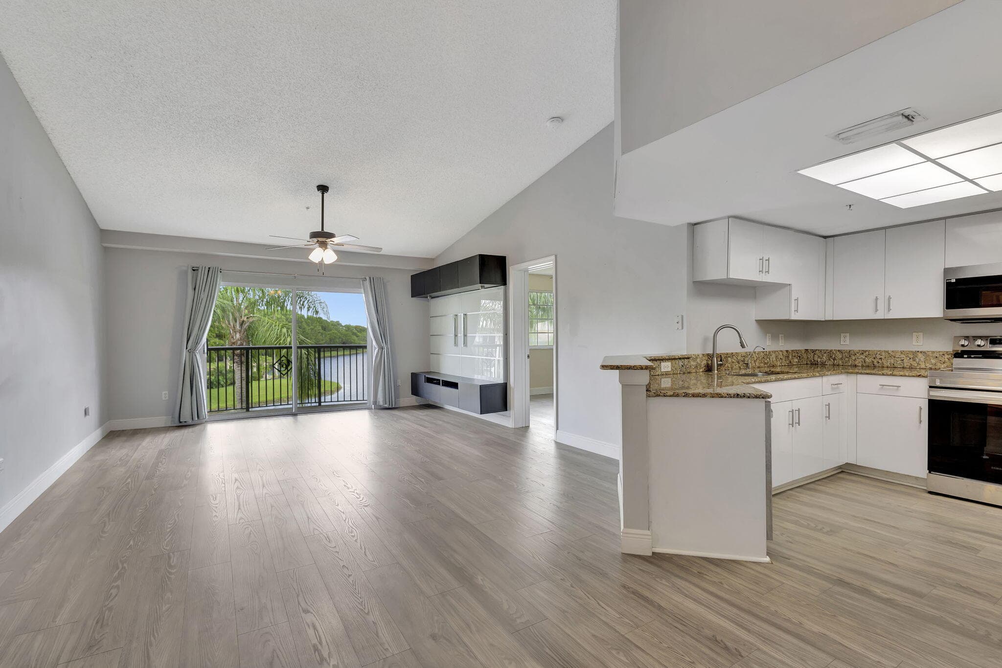600 N Crestwood Ct Court N 609, Royal Palm Beach, FL 33411 — photo 8 of 44