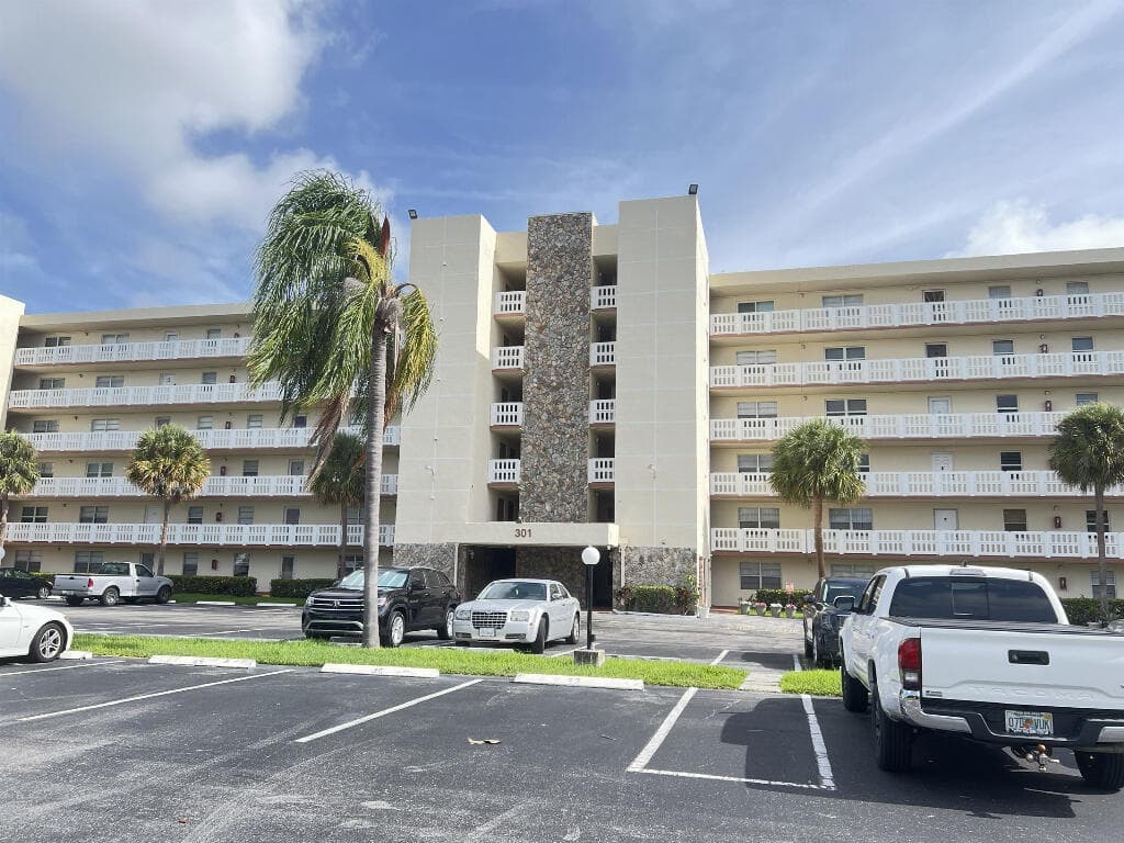 301 SE 3rd Street 606, Dania Beach, FL 33004 — photo 5 of 25