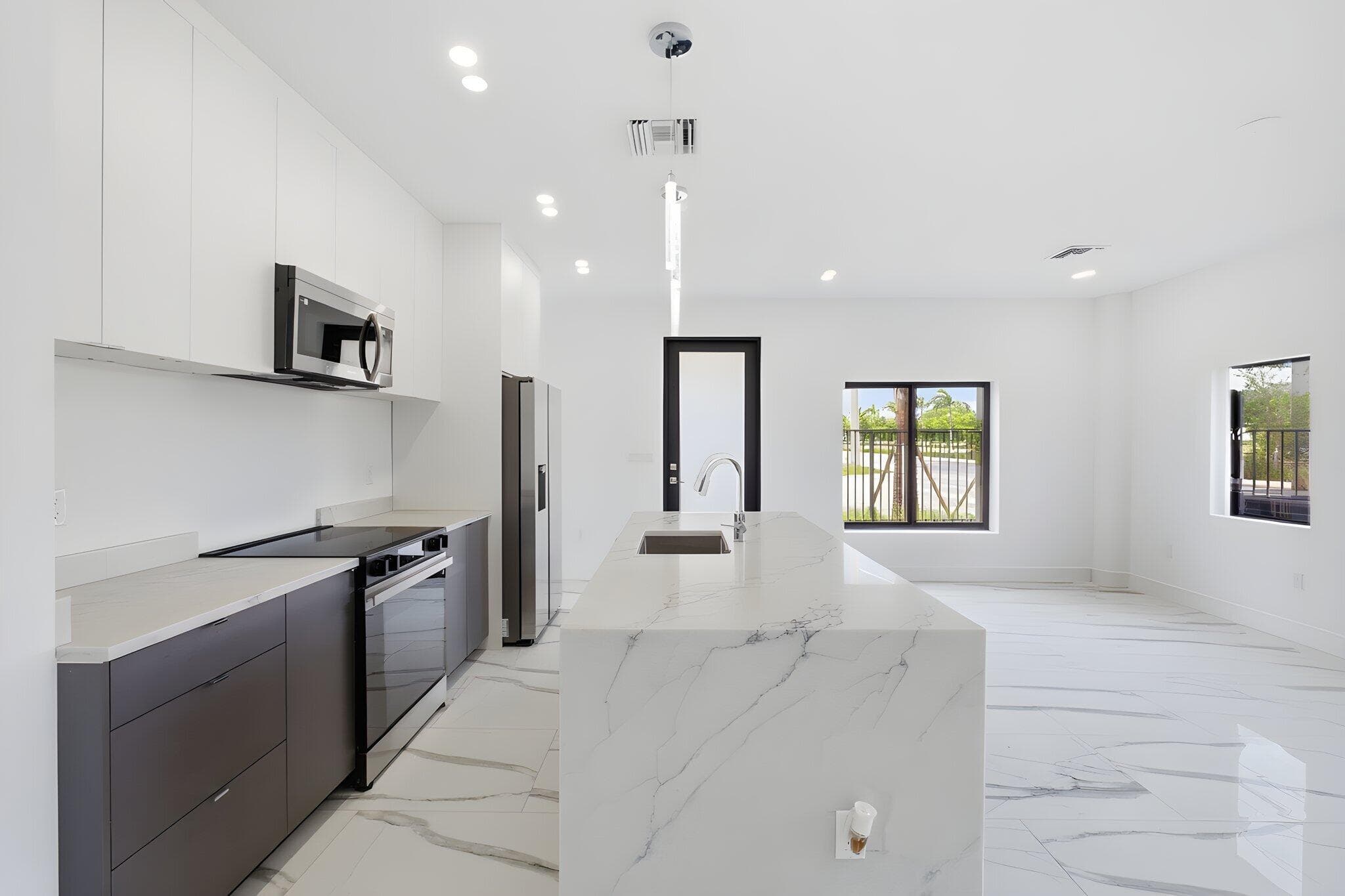 1548 NW 1st Avenue, Pompano Beach, FL 33060 — photo 4 of 34