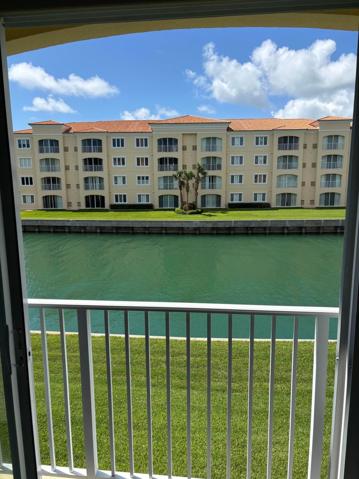 6 E Harbour Isle Dr Drive E 205, Fort Pierce, FL 34949 — photo 3 of 34