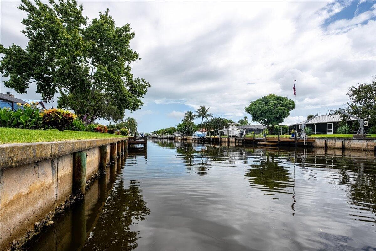 2066 SE 5th Ct Court SE, Vero Beach, FL 32962 — photo 43 of 52