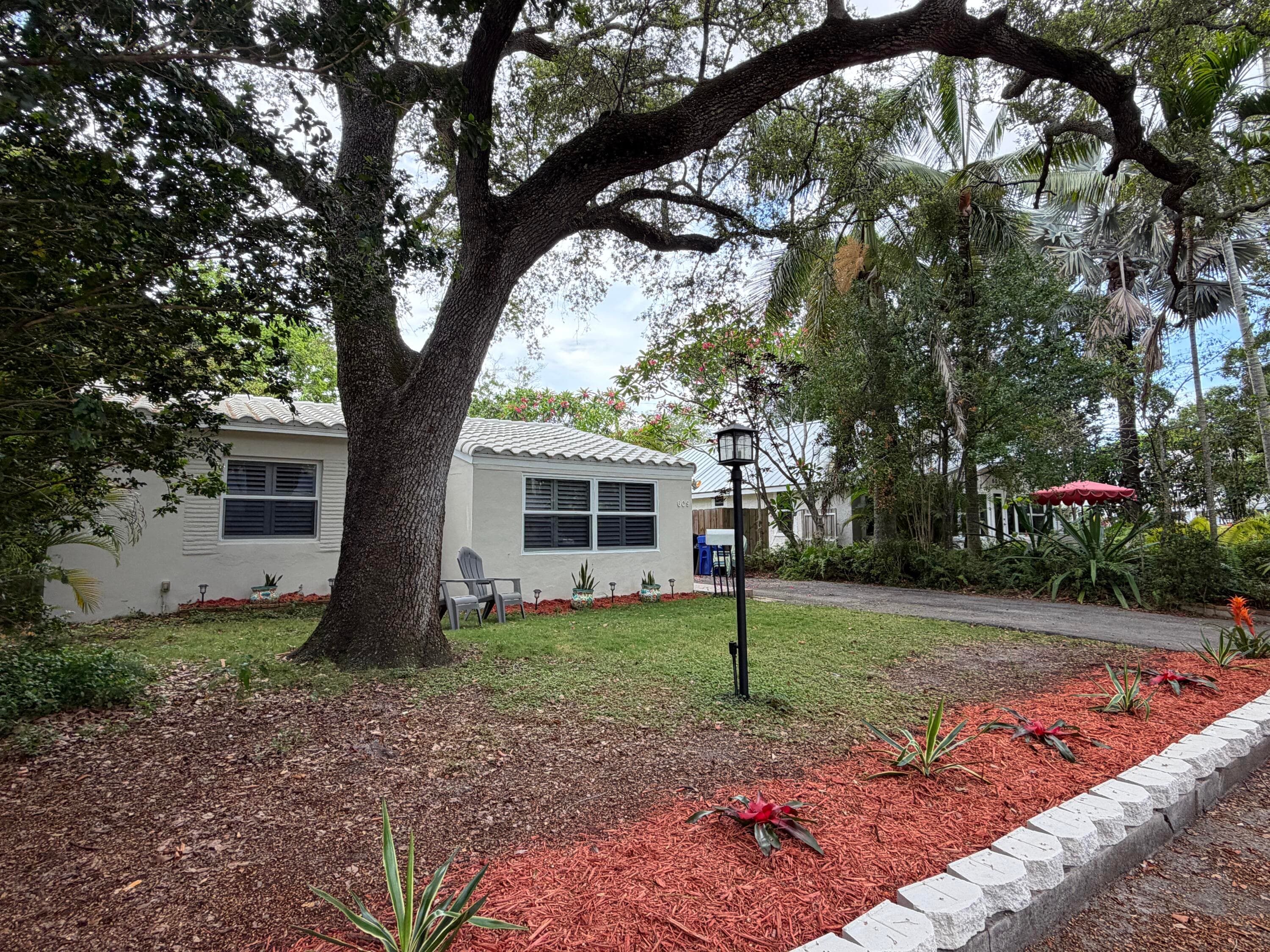 609 SW 6th Avenue, Fort Lauderdale, FL 33315 — photo 1 of 16