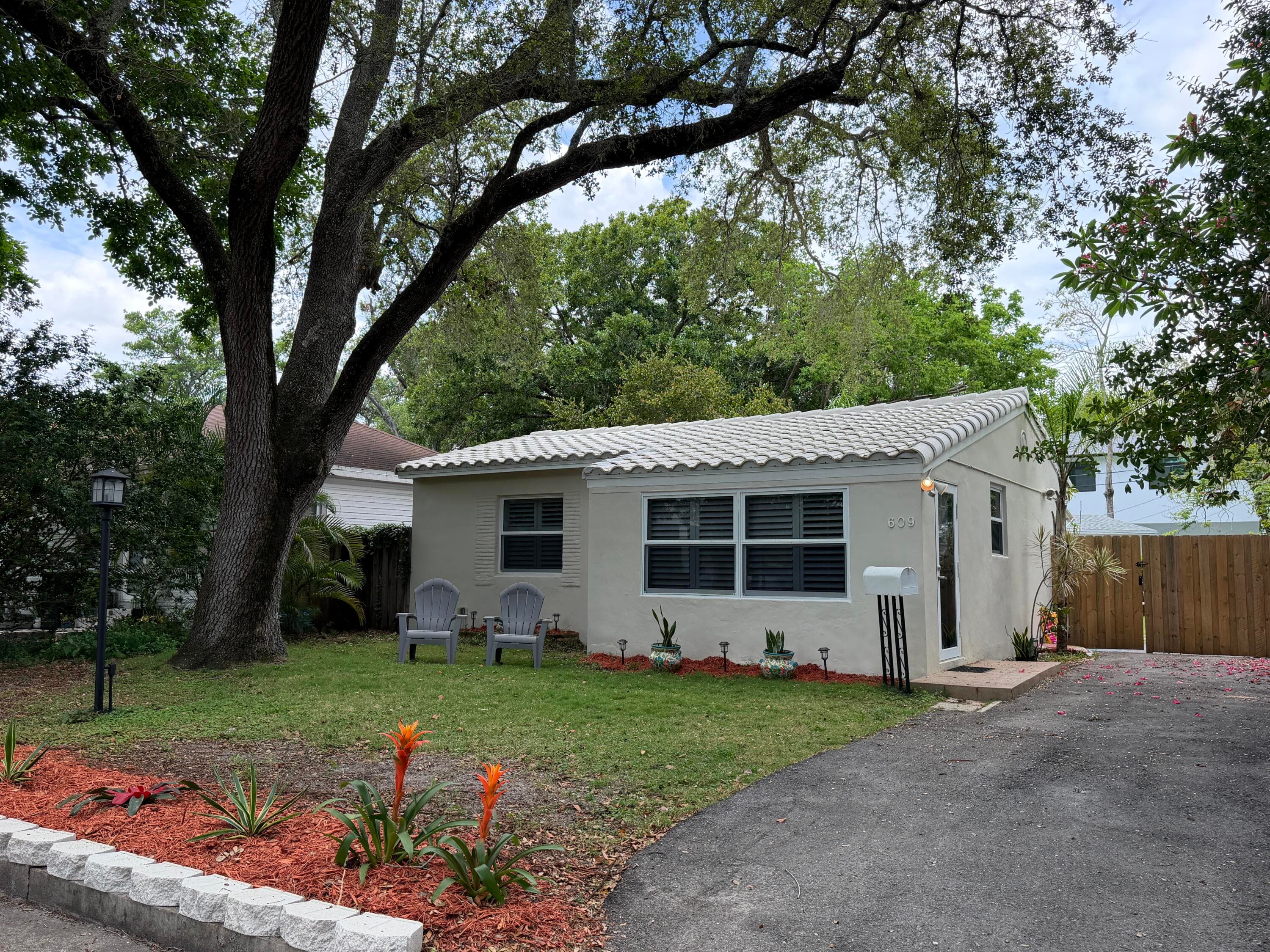 609 SW 6th Avenue, Fort Lauderdale, FL 33315 — photo 12 of 16