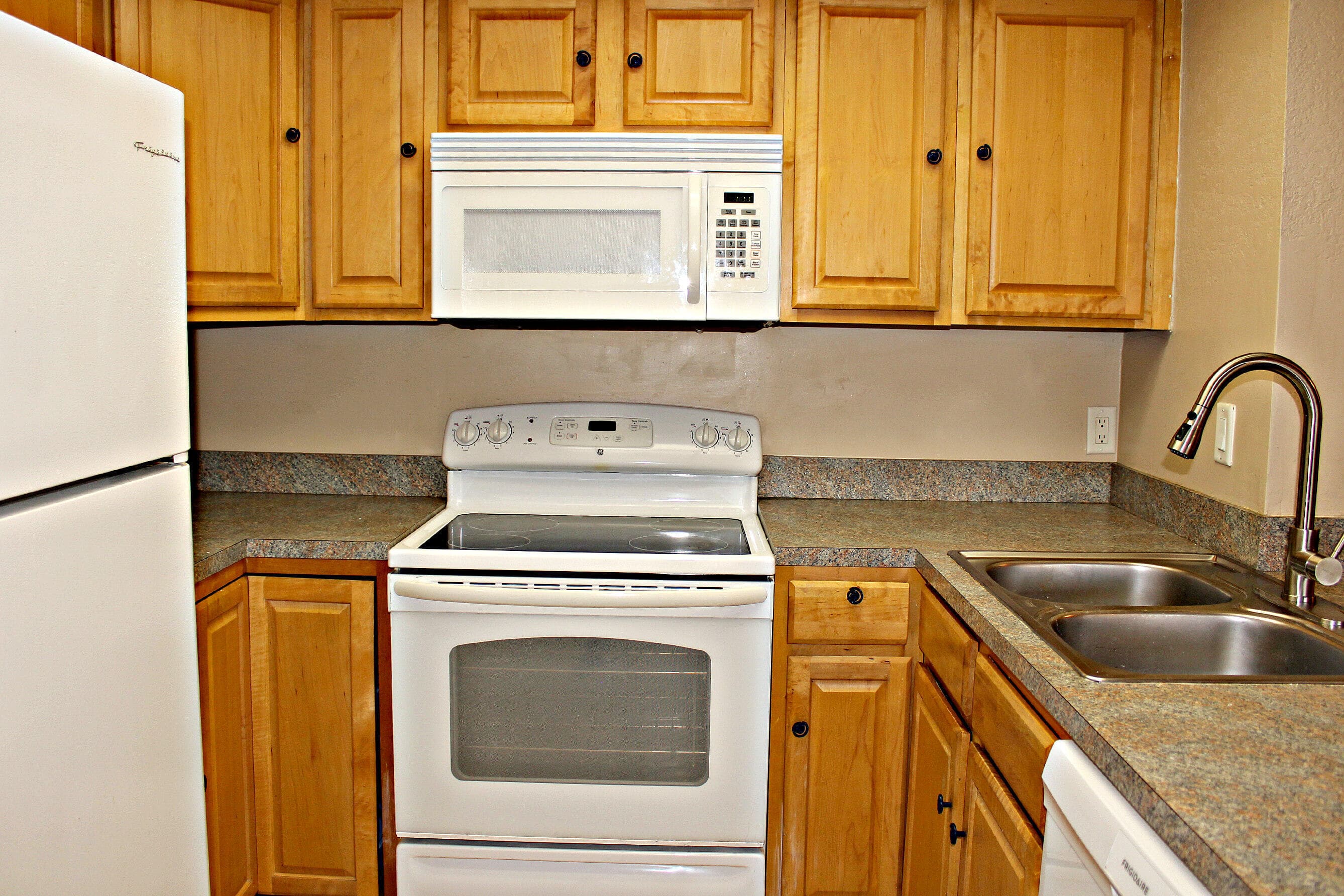1500 SE Royal Green Circle 102, Port St. Lucie, FL 34952 — photo 4 of 18
