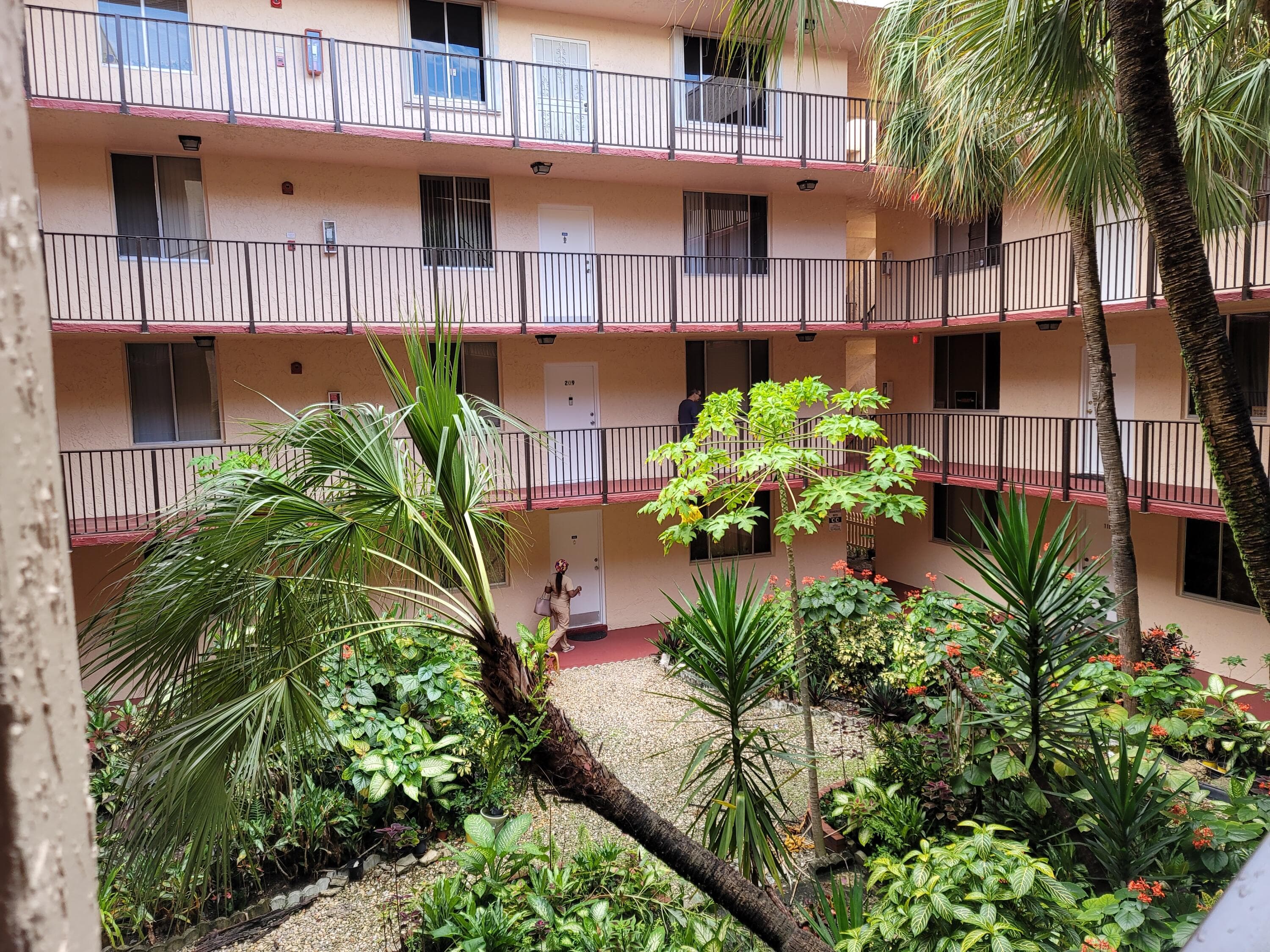 2830 Somerset Drive 203n, Lauderdale Lakes, FL 33311 — photo 3 of 3
