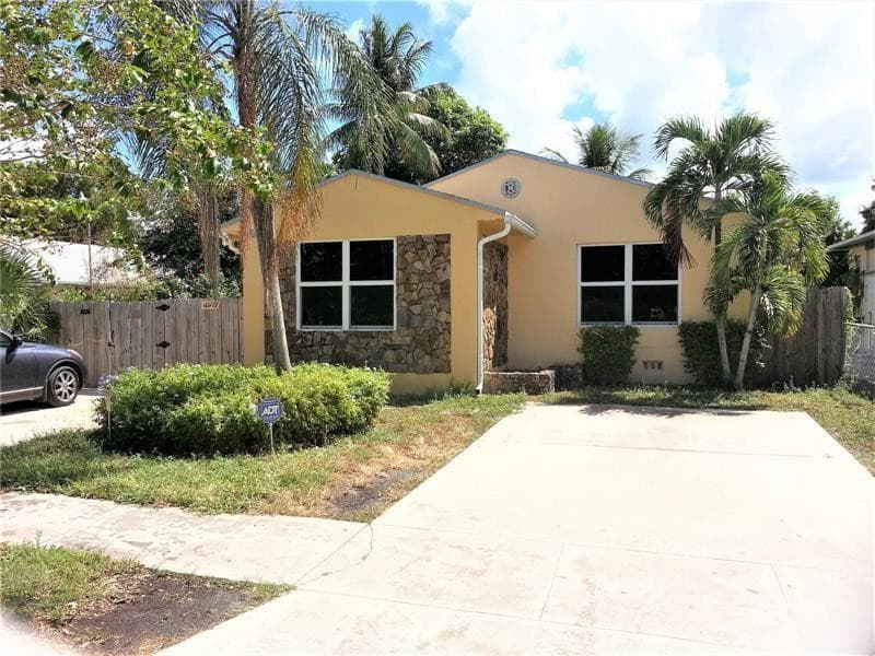 1123 N 17th Avenue 1, Hollywood, FL 33020 — photo 2 of 9