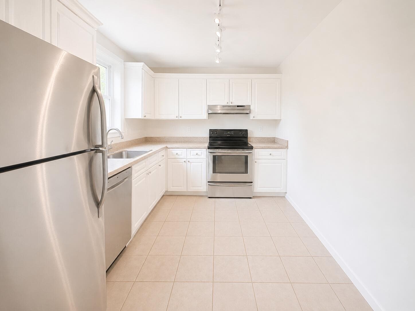711 N Pine Island Road 204, Plantation, FL 33324 — photo 4 of 14