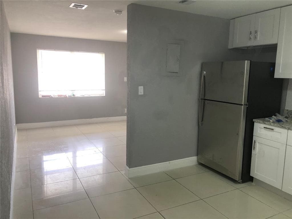 839 NW 14th Avenue 1, Fort Lauderdale, FL 33311 — photo 3 of 11