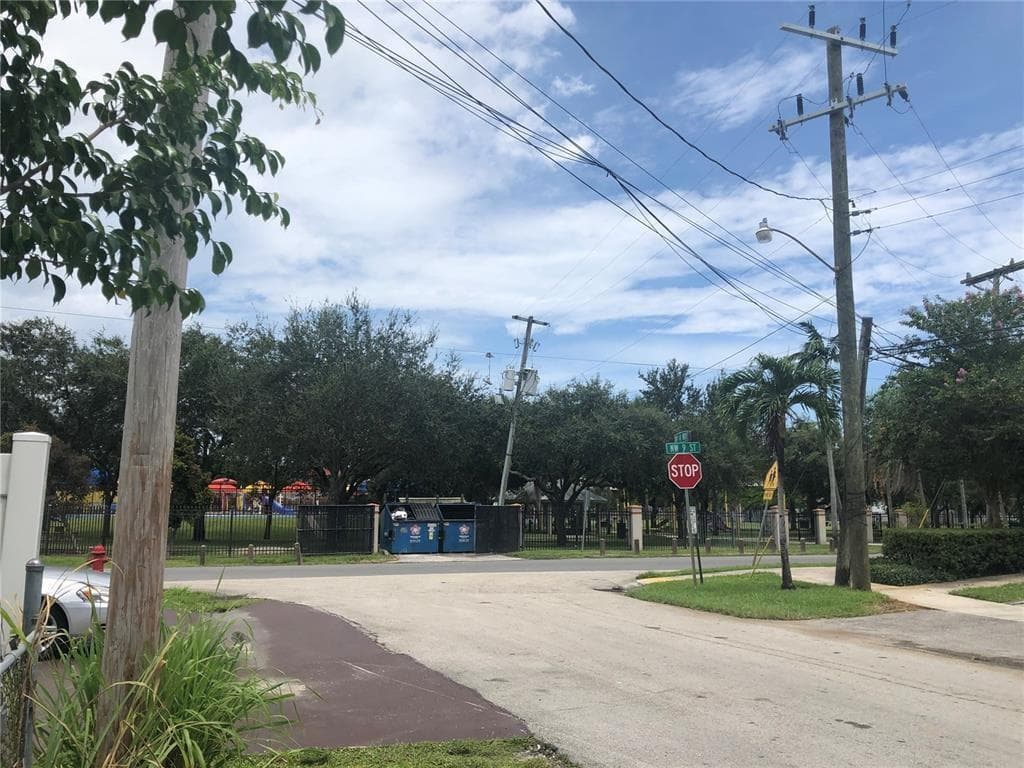 839 NW 14th Avenue 1, Fort Lauderdale, FL 33311 — photo 10 of 11
