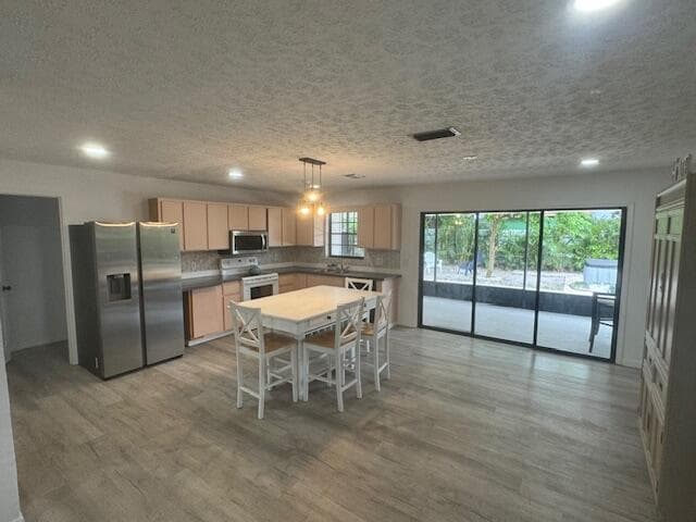 699 Ixoria Avenue, Fort Pierce, FL 34982 — photo 3 of 17