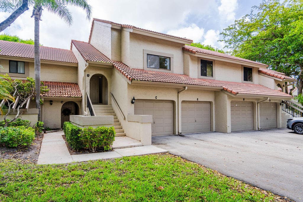 5710 Coach House Circle G, Boca Raton, FL 33486 — photo 1 of 24