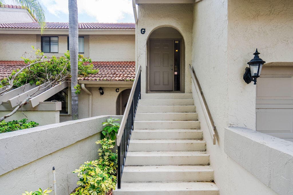 5710 Coach House Circle G, Boca Raton, FL 33486 — photo 2 of 24