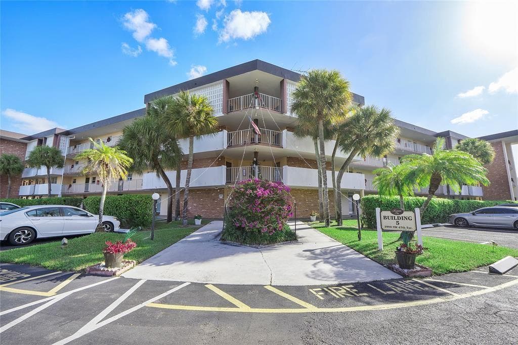 2900 NW 47th Terrace 304b, Lauderdale Lakes, FL 33313 — photo 1 of 18