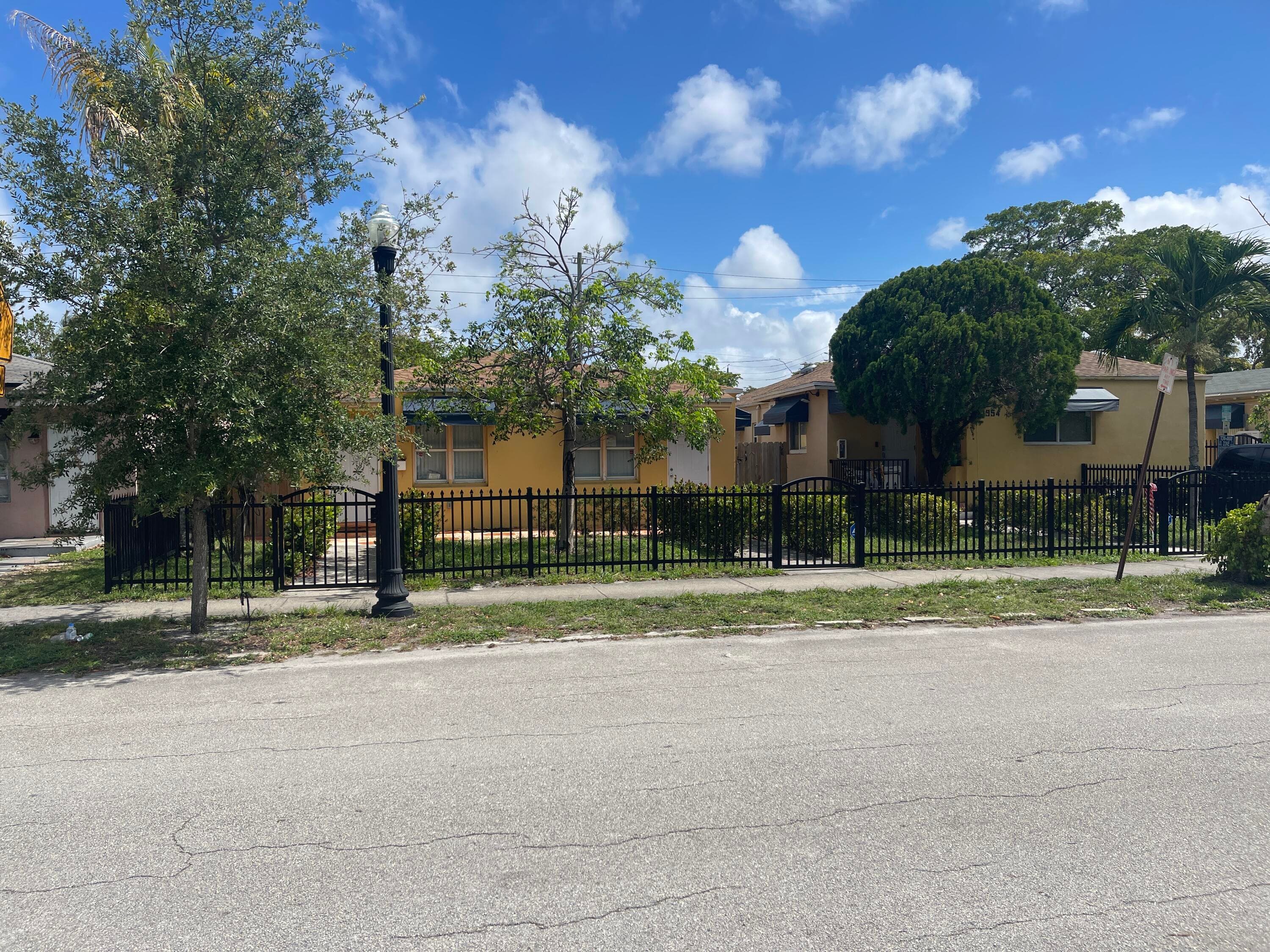 615 N 20th Avenue, Hollywood, FL 33020 — photo 4 of 14
