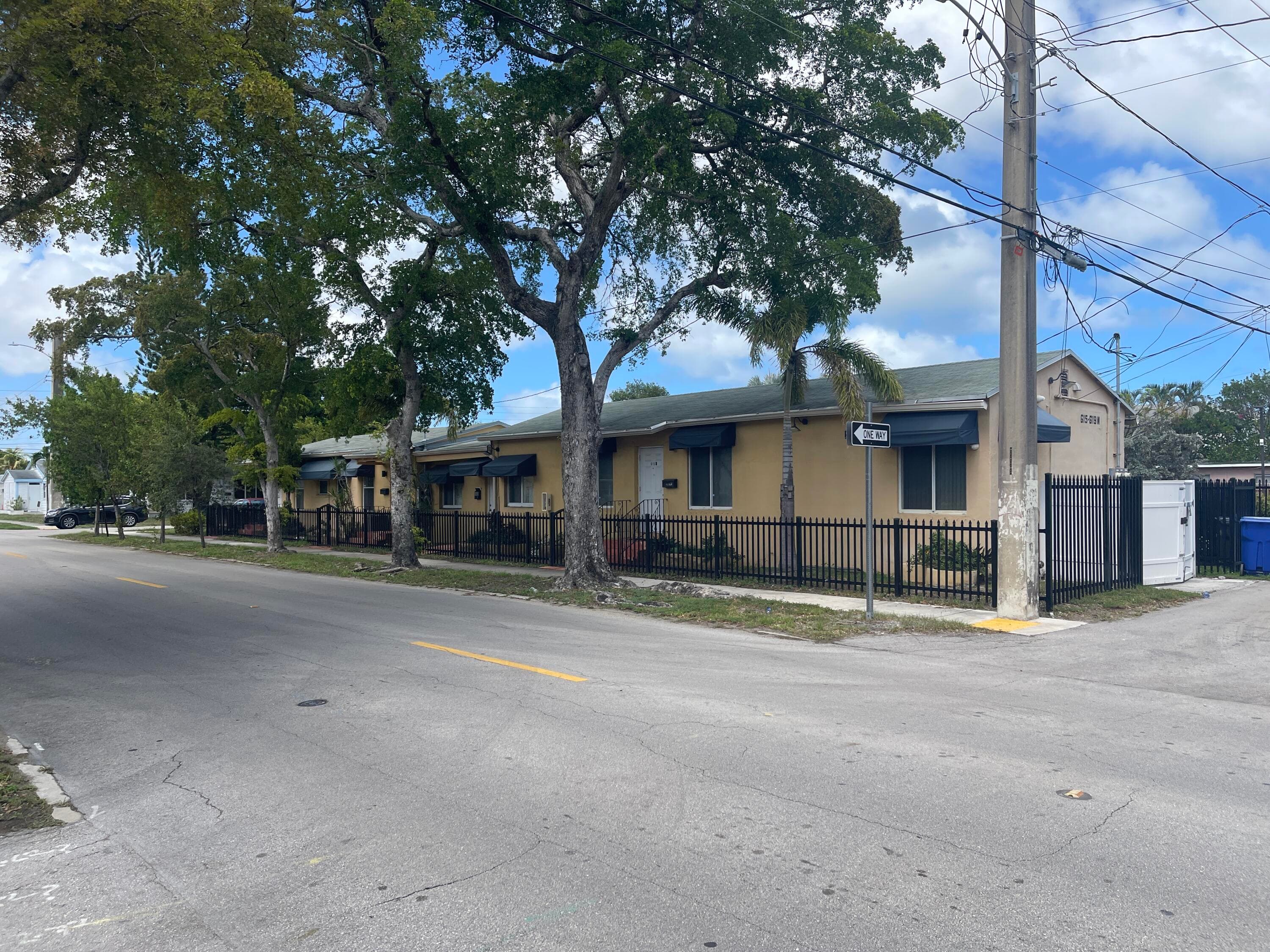 615 N 20th Avenue, Hollywood, FL 33020 — photo 11 of 14