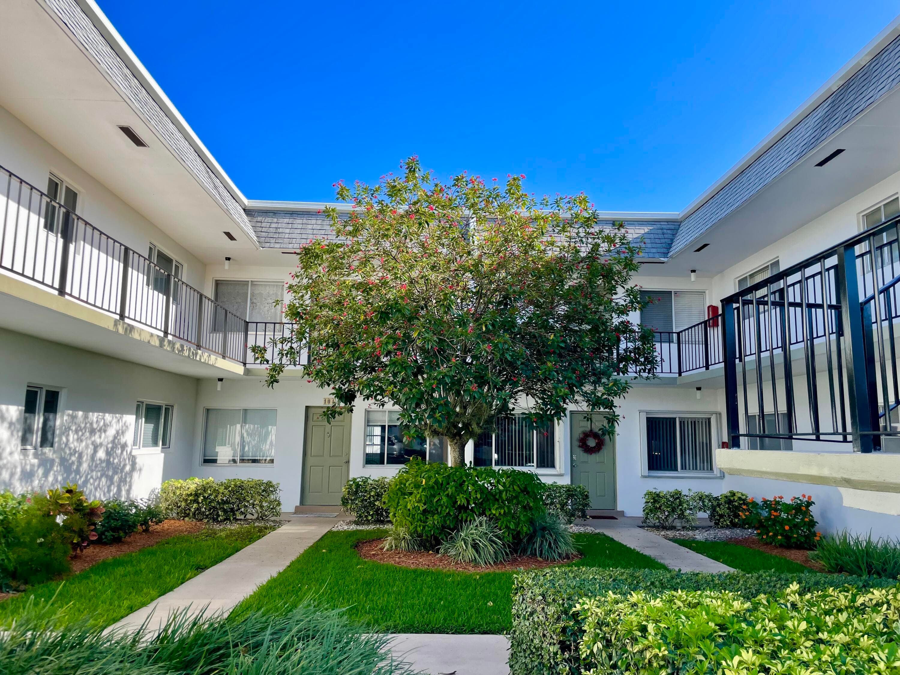 2920 Cynthia Lane 203, Lake Worth Beach, FL 33461 — photo 1 of 34
