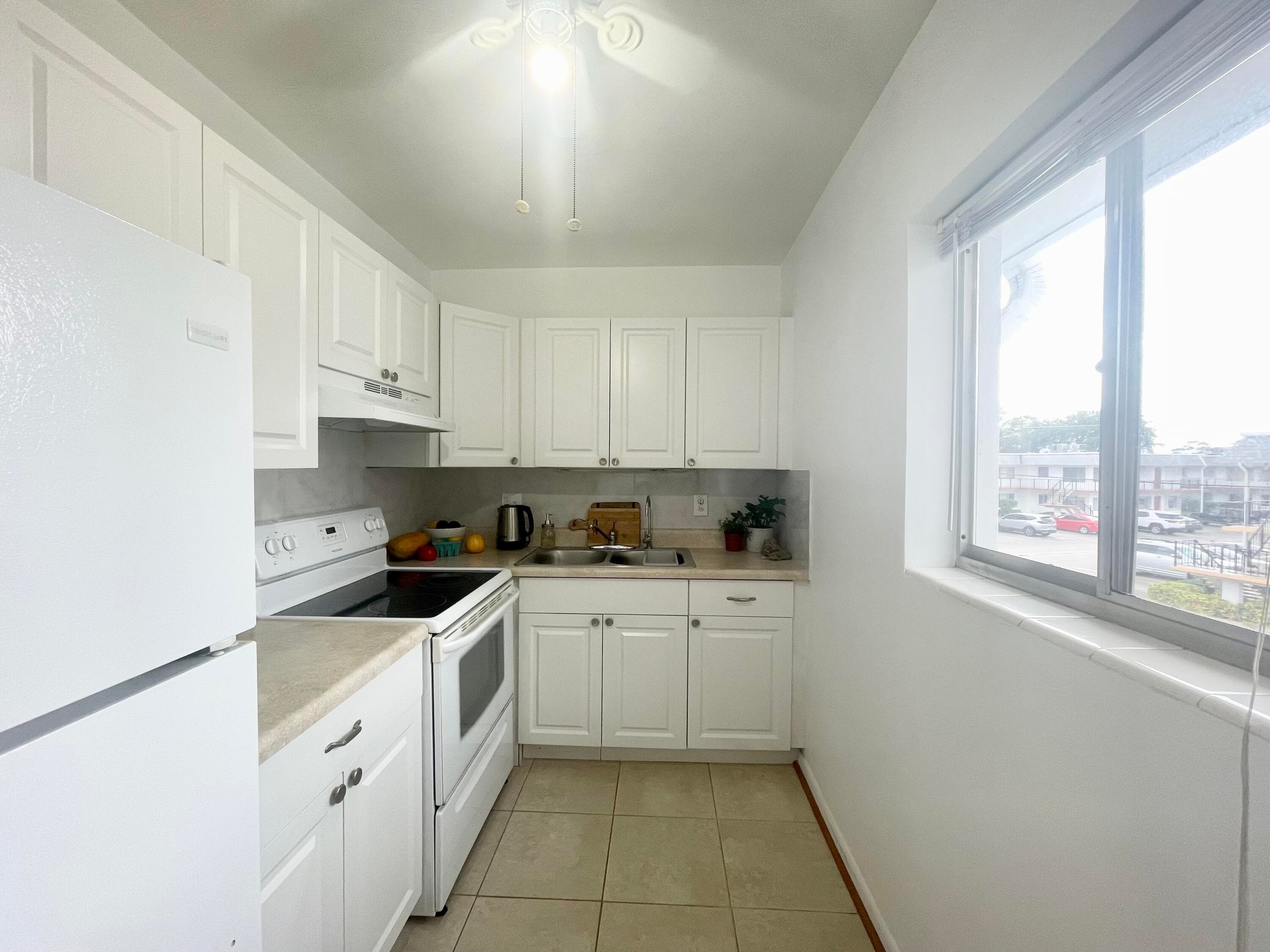 2920 Cynthia Lane 203, Lake Worth Beach, FL 33461 — photo 2 of 34