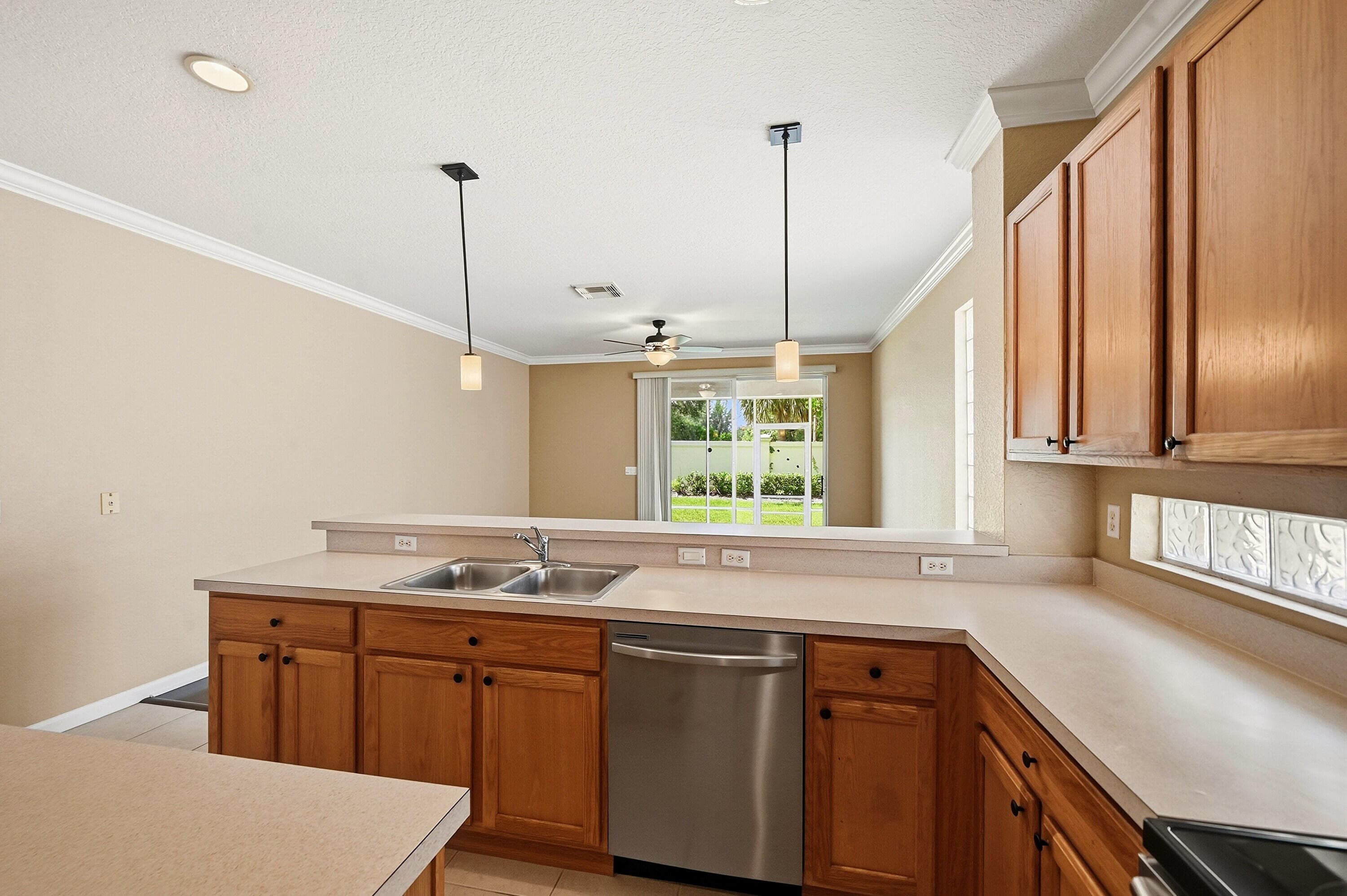 421 Gazetta Way, West Palm Beach, FL 33413 — photo 22 of 67