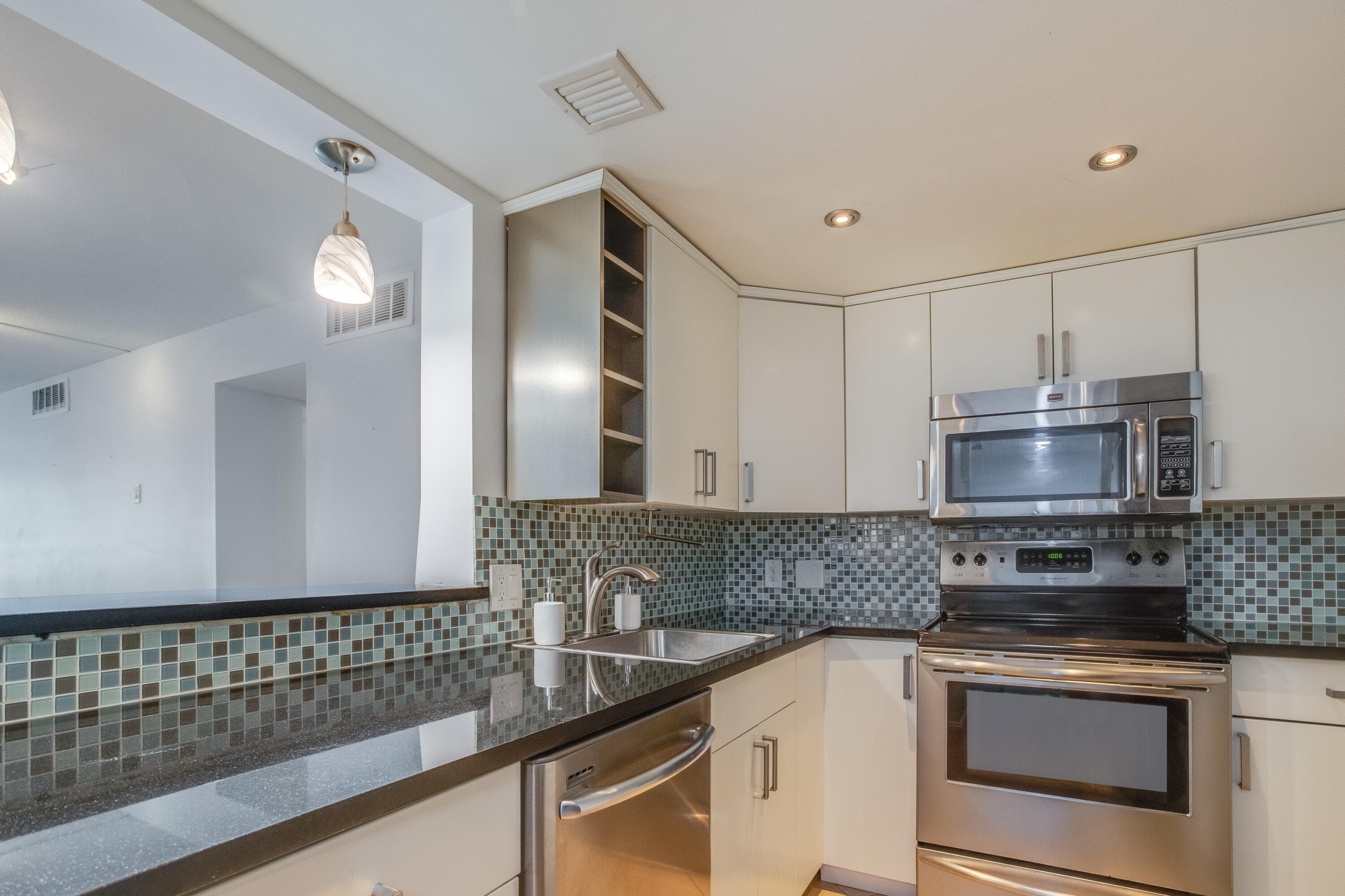 2651 S Course Drive 109, Pompano Beach, FL 33069 — photo 3 of 16
