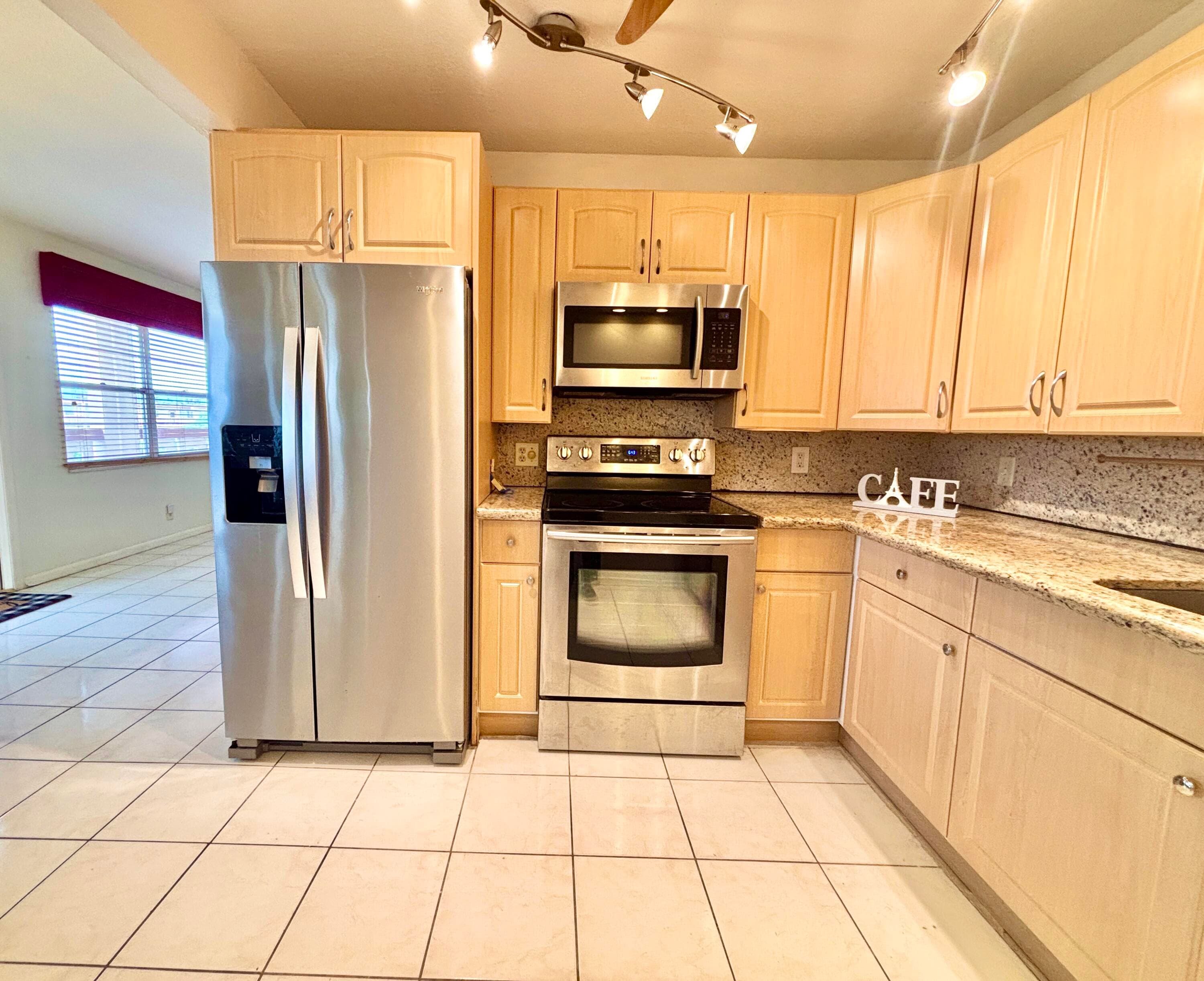 4032 Newcastle B, Boca Raton, FL 33434 — photo 3 of 11