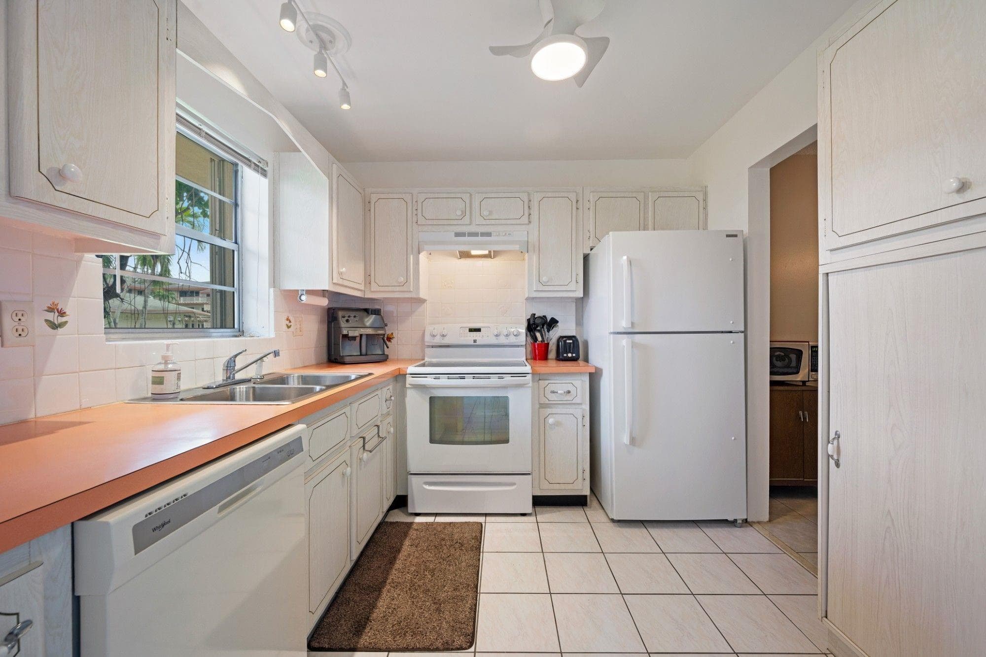 5300 Washington Street 108d, Hollywood, FL 33021 — photo 1 of 34