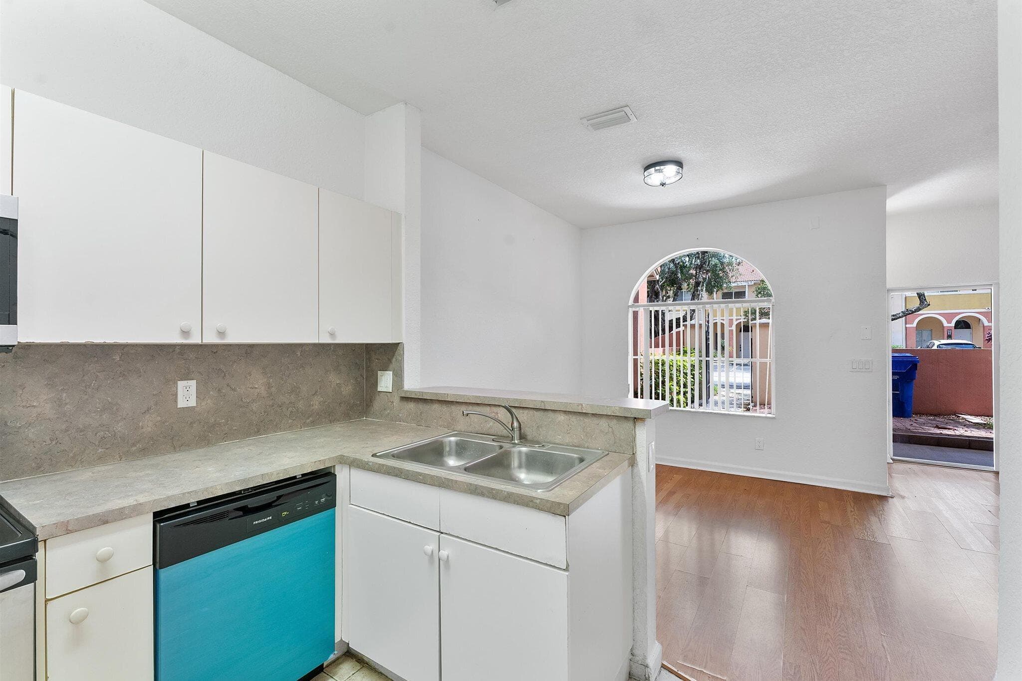 1407 S Santa Catalina Circle, North Lauderdale, FL 33068 — photo 4 of 27