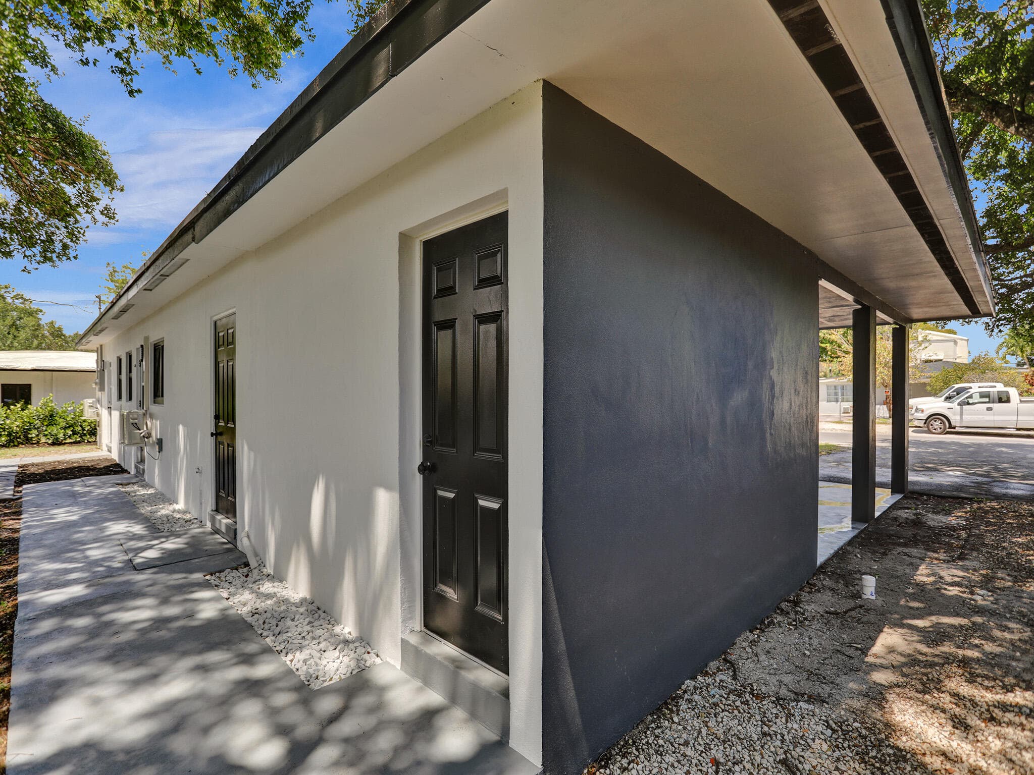 950 SW 29th Street, Fort Lauderdale, FL 33315 — photo 3 of 16
