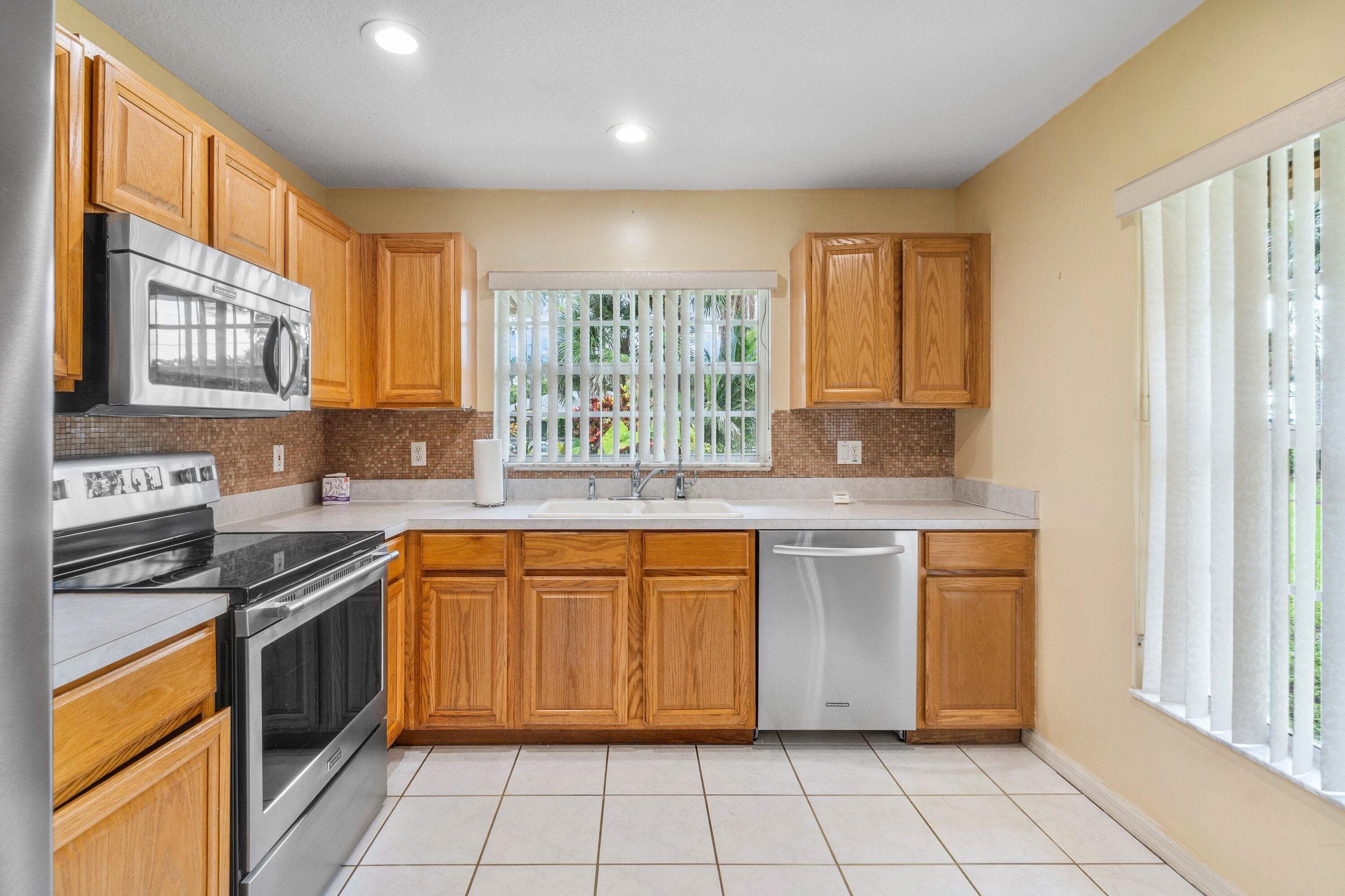 15592 99th Street N, West Palm Beach, FL 33412 — photo 11 of 38