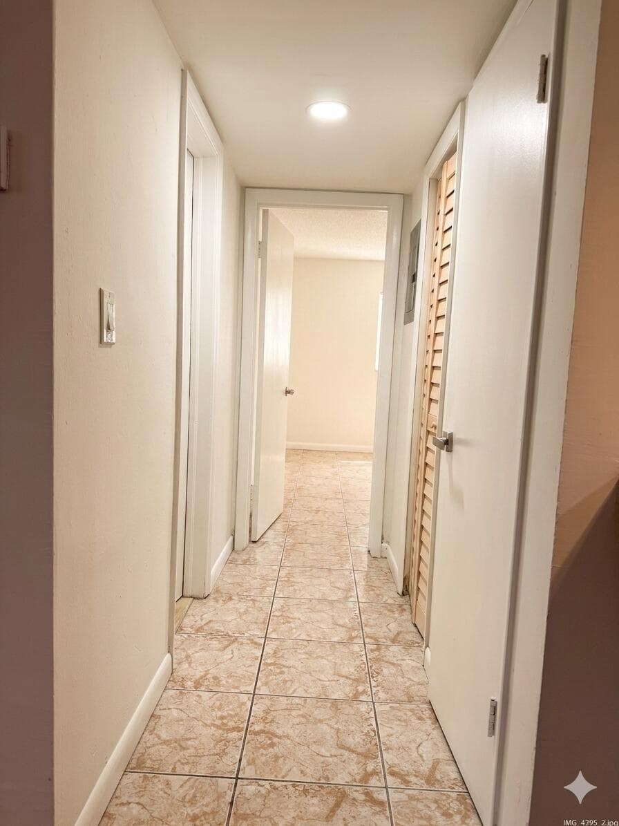 5112 Hollywood Boulevard 3, Hollywood, FL 33021 — photo 6 of 6