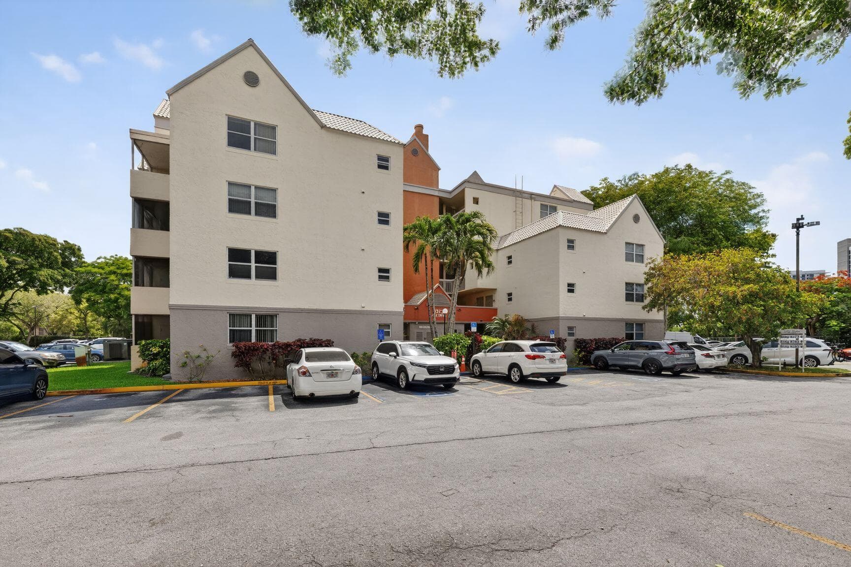 8373 Lake Drive Apt 307, Doral, FL 33166 — photo 1 of 11