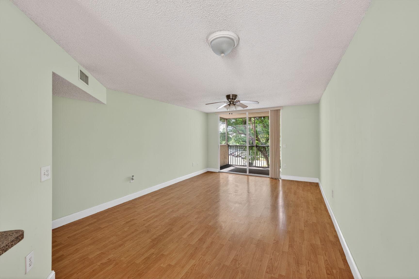 8373 Lake Drive Apt 307, Doral, FL 33166 — photo 2 of 11