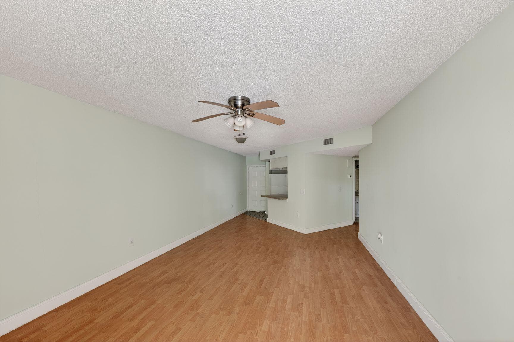 8373 Lake Drive Apt 307, Doral, FL 33166 — photo 7 of 11