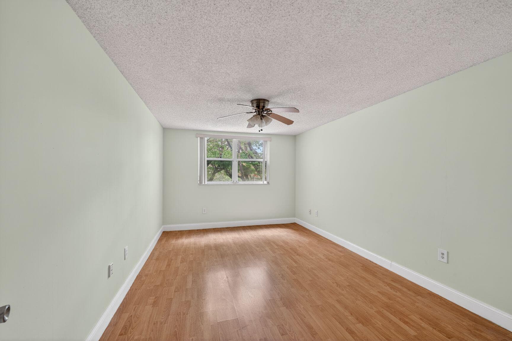 8373 Lake Drive Apt 307, Doral, FL 33166 — photo 9 of 11