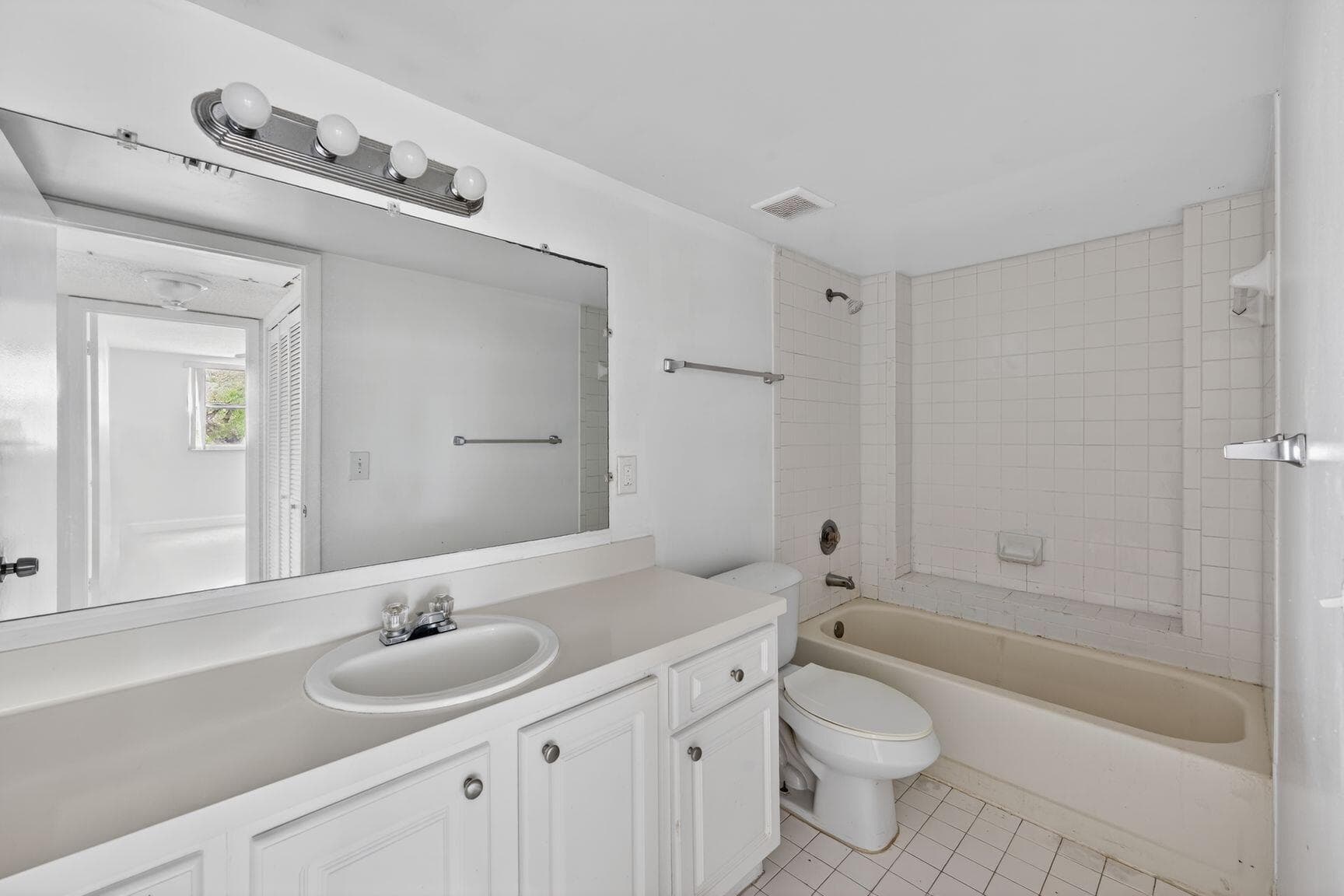 8373 Lake Drive Apt 307, Doral, FL 33166 — photo 11 of 11