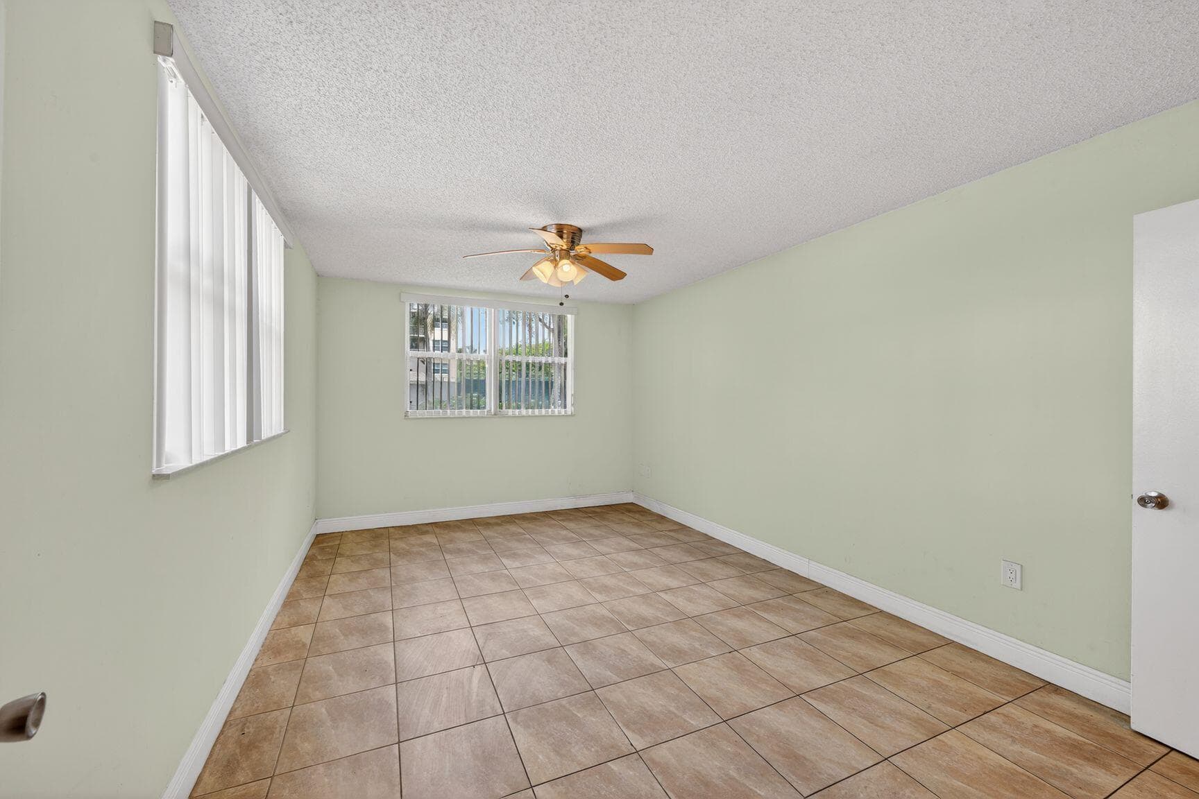 8373 Lake Drive 101, Doral, FL 33166 — photo 10 of 12