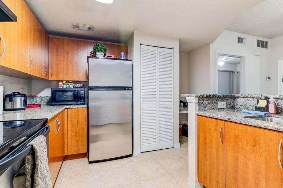 130 SW Peacock Boulevard 16, Port St. Lucie, FL 34986 — photo 9 of 33