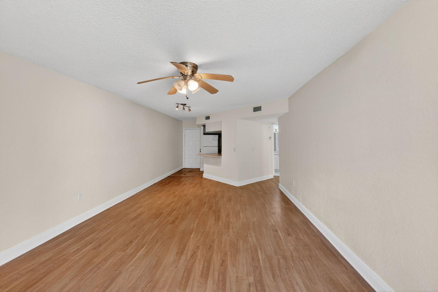 8353 Lake Drive 204, Doral, FL 33166 — photo 4 of 12