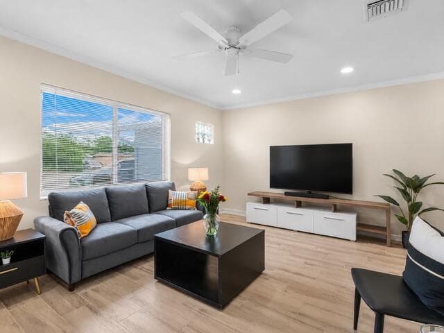 1541 NE 15th Avenue 1541, Fort Lauderdale, FL 33304 — photo 2 of 28