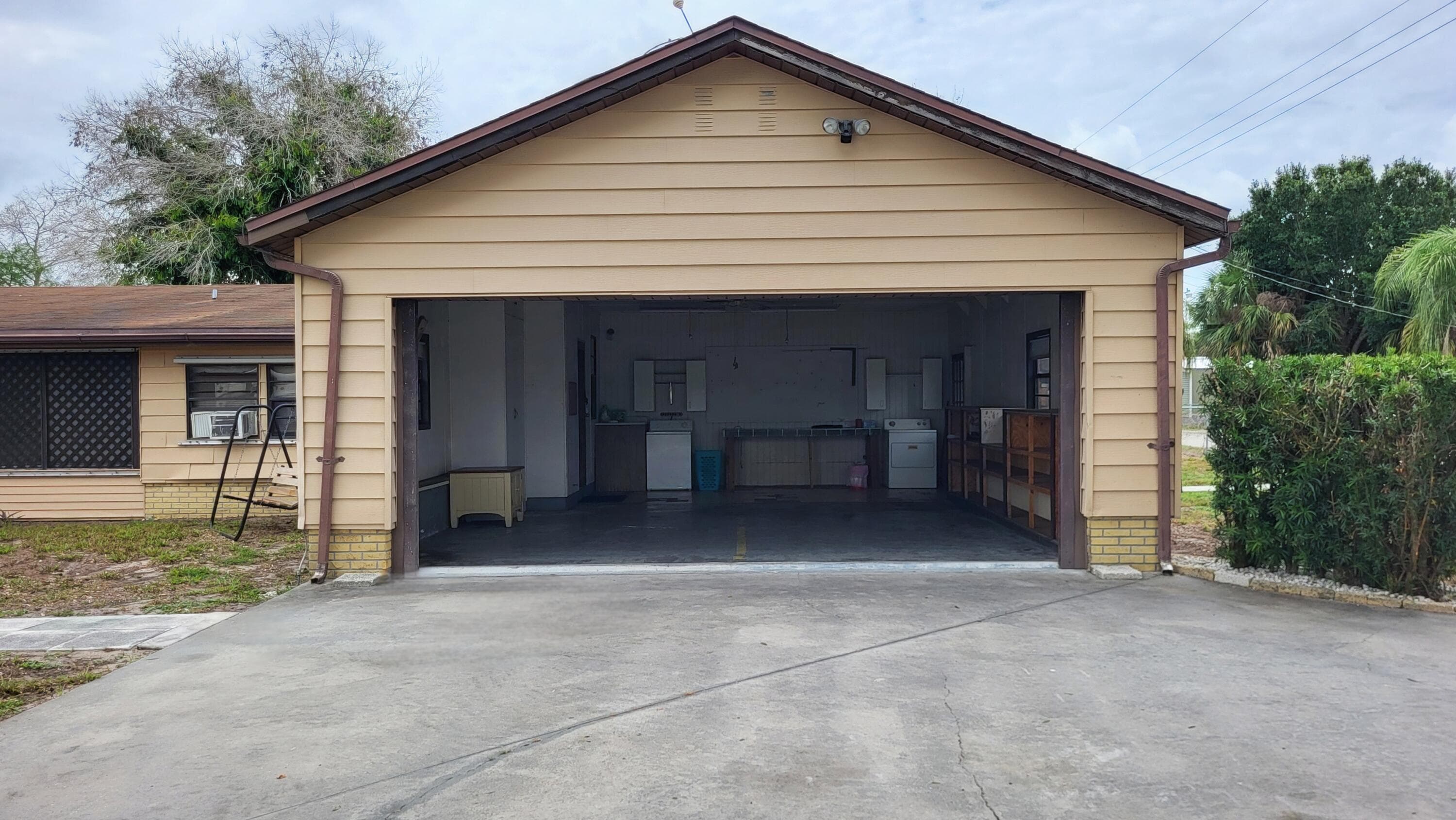 1013 9th Street, Okeechobee, FL 34974 — photo 9 of 39