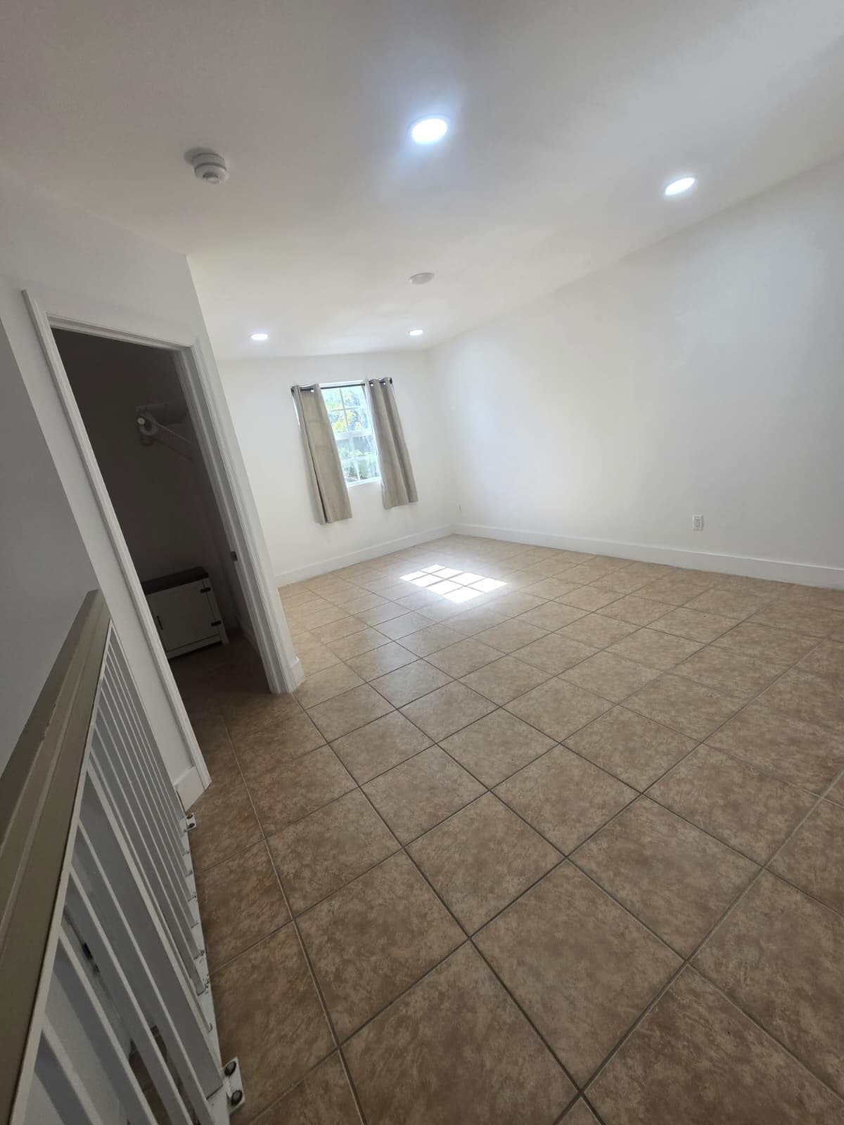 18338 NW 68th Avenue B, Hialeah, FL 33015 — photo 15 of 24
