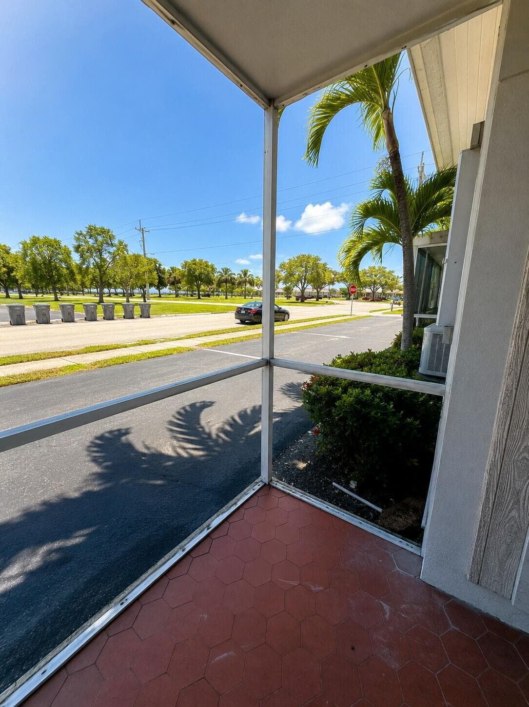 510 Lake Shore Drive 3, West Palm Beach, FL 33403 — photo 2 of 10