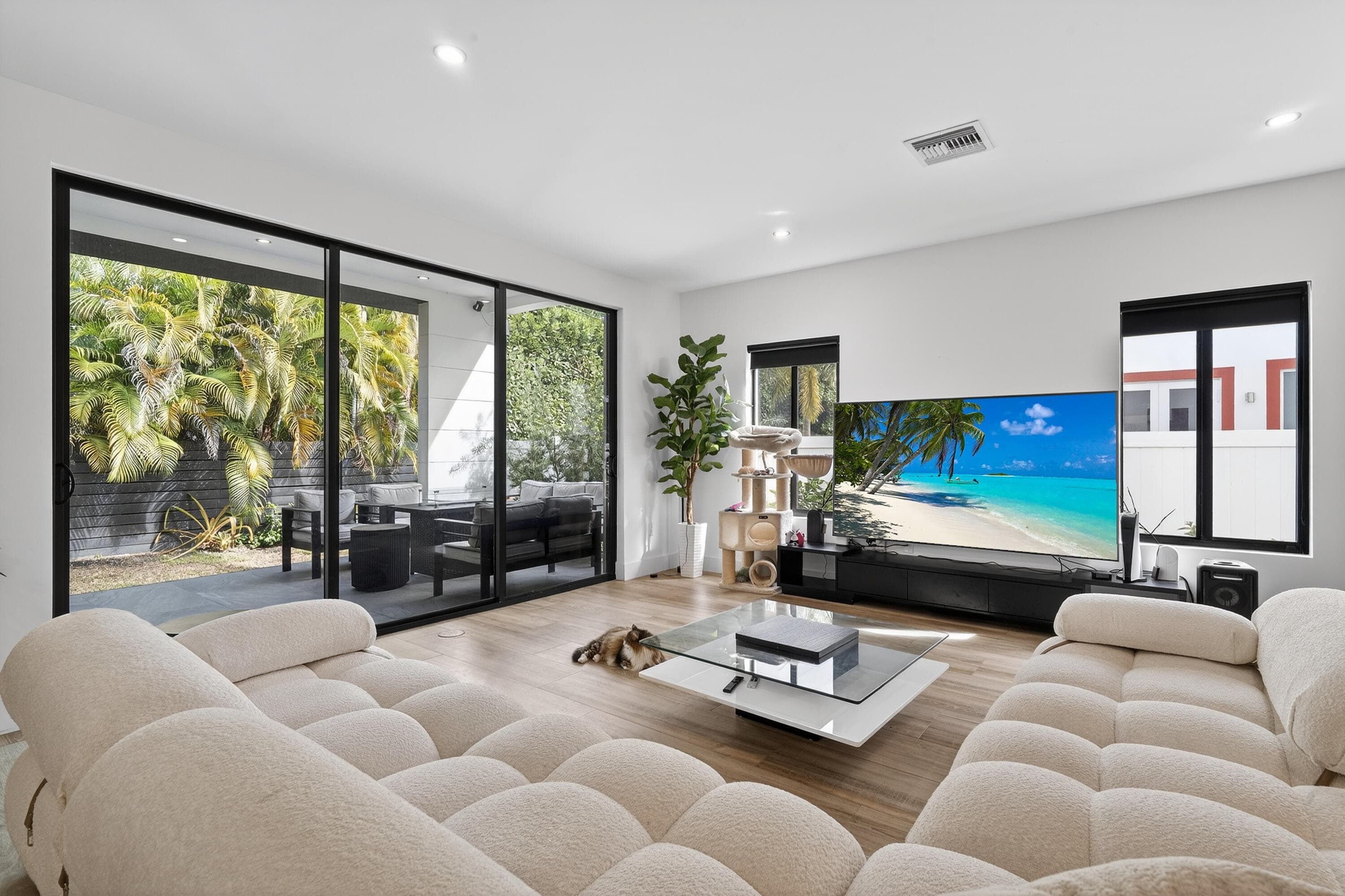 913 NE 15th Street, Fort Lauderdale, FL 33304 — photo 8 of 45