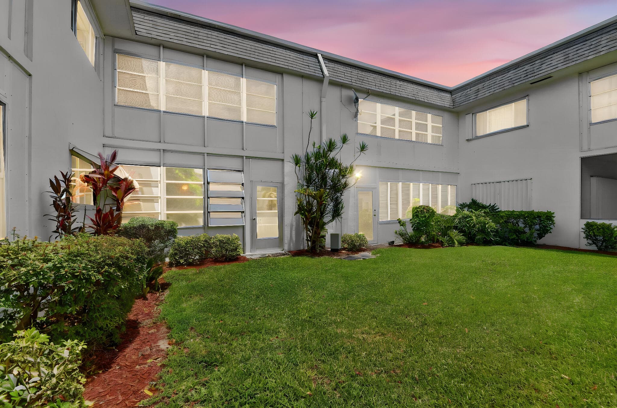3240 Lake Osborne Drive Apt 104, Lake Worth Beach, FL 33461 — photo 37 of 57